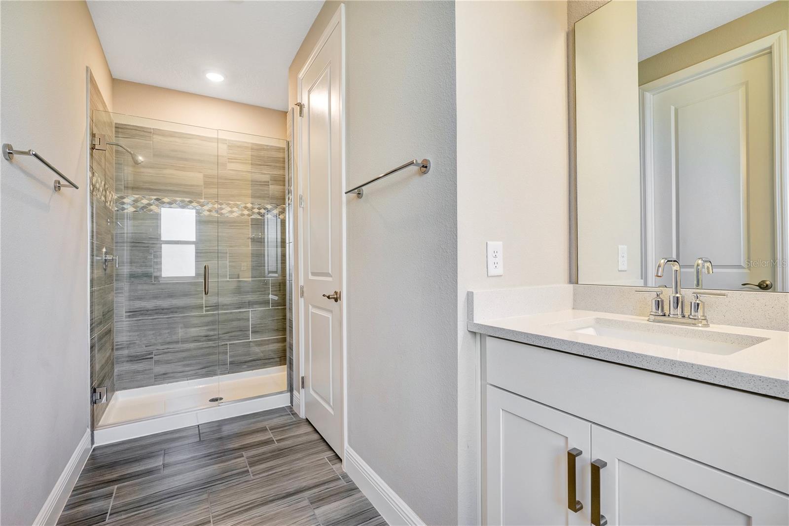 Image 14 of 28 For 7031 Carrickbend Lane