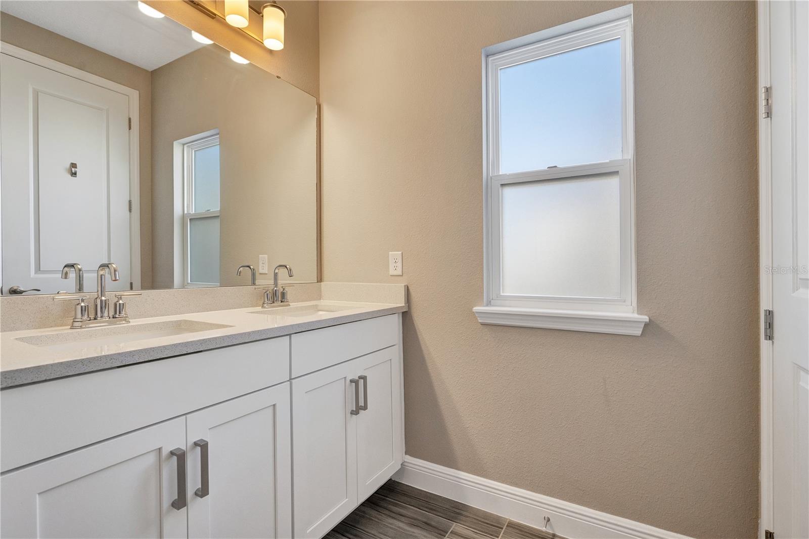 Image 15 of 28 For 7031 Carrickbend Lane