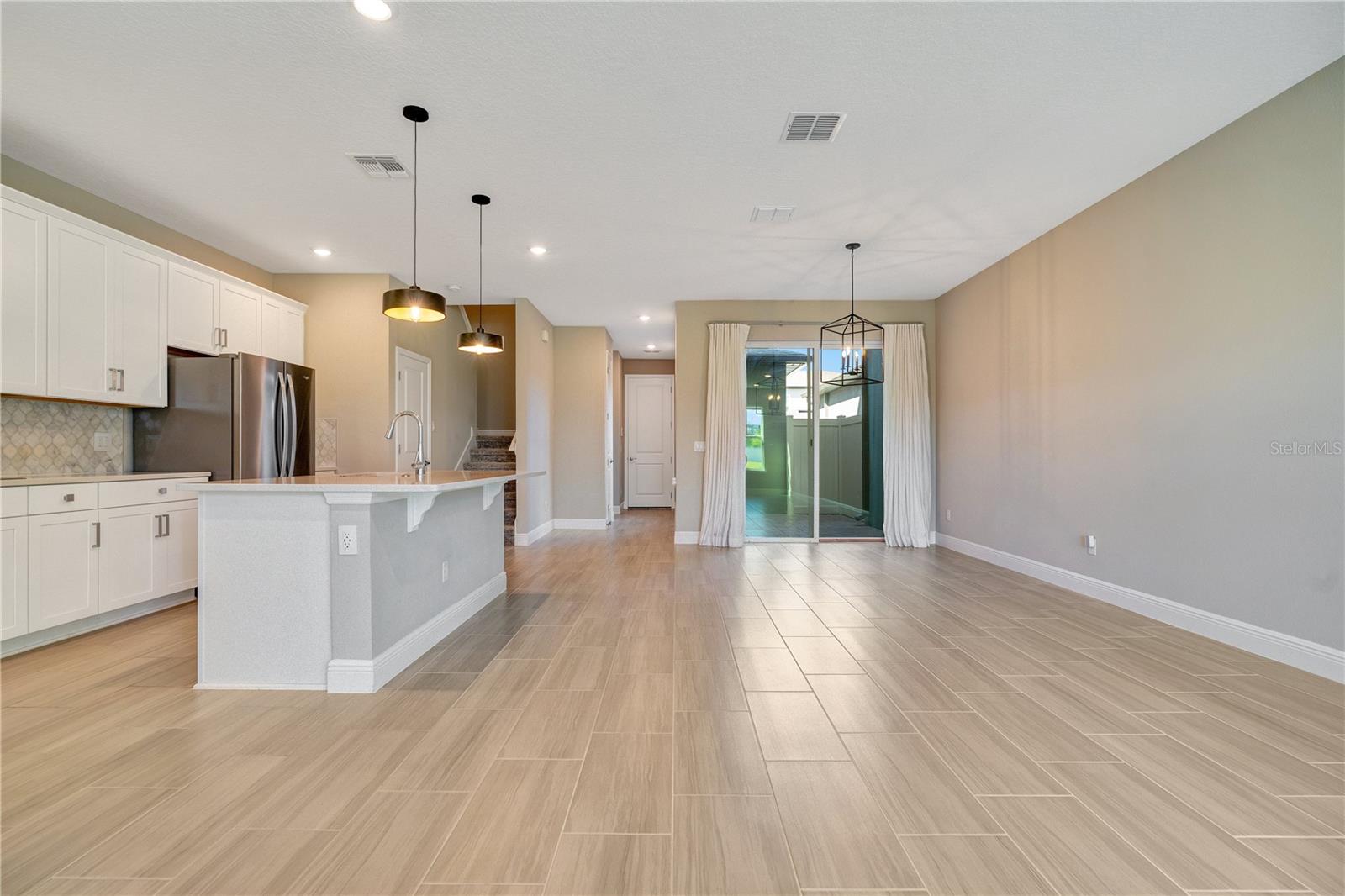 Image 4 of 28 For 7031 Carrickbend Lane