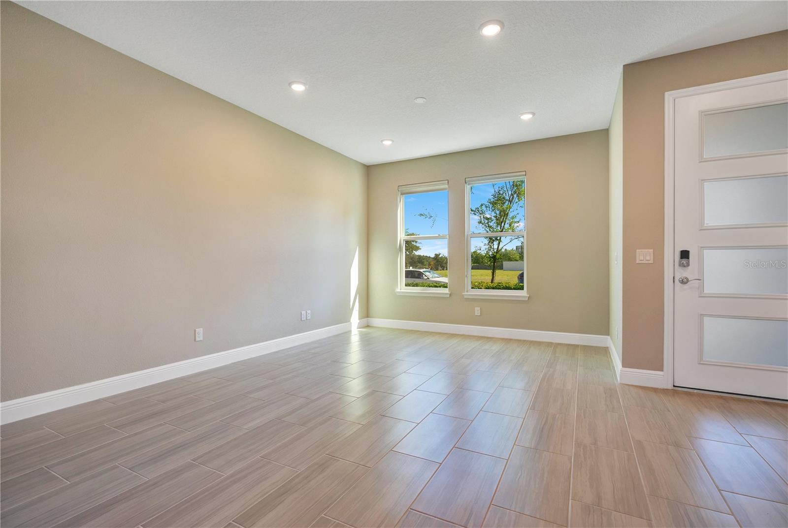 Image 5 of 28 For 7031 Carrickbend Lane