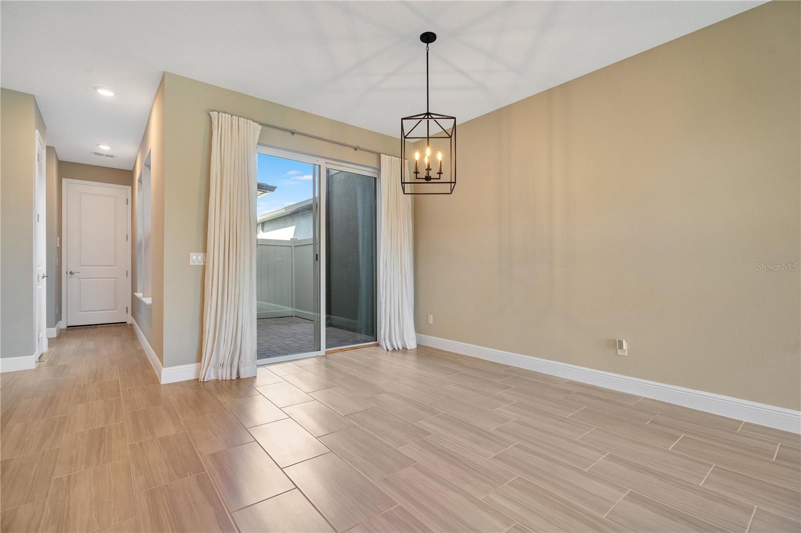 Image 6 of 28 For 7031 Carrickbend Lane