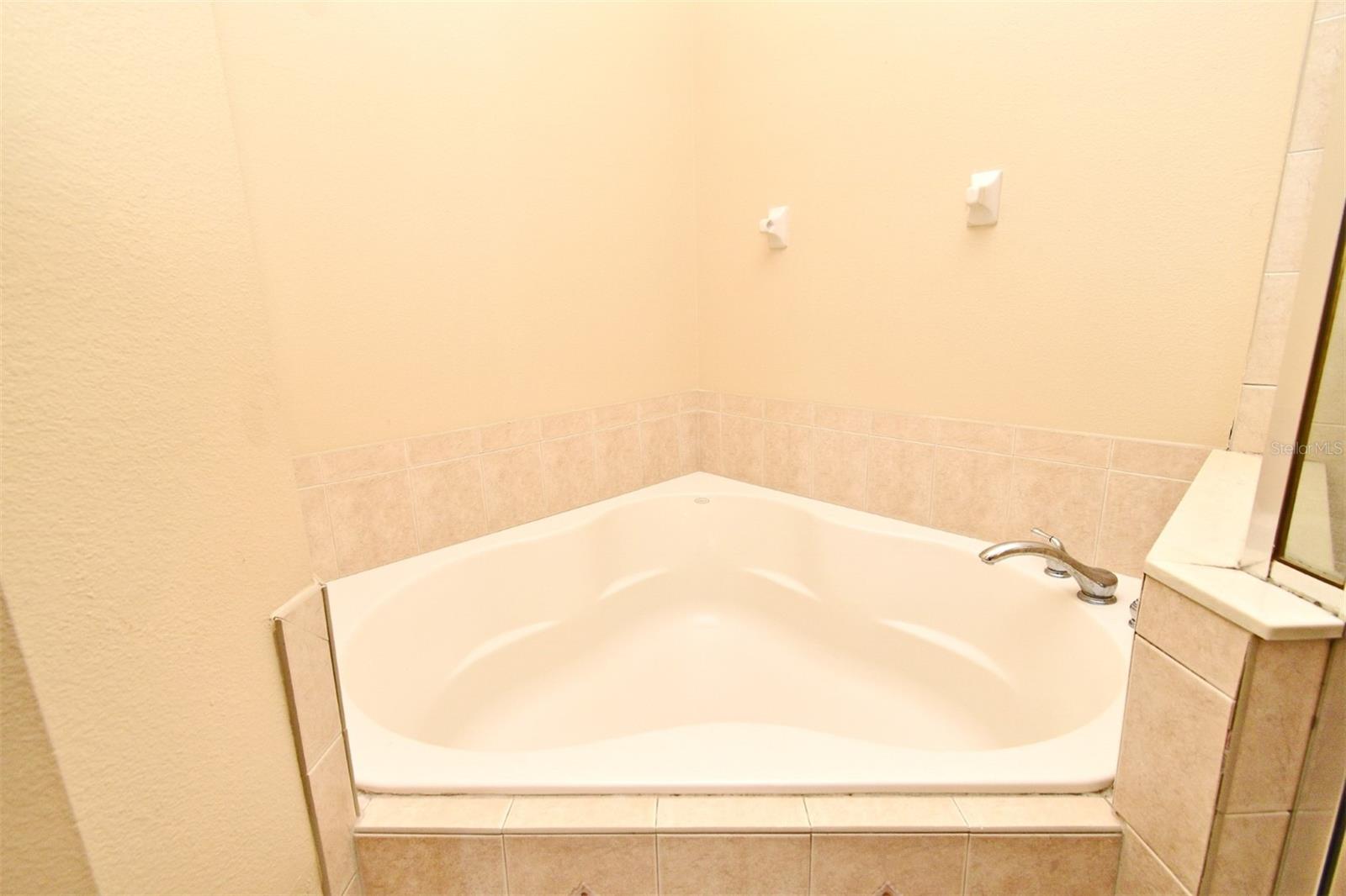 Image 16 of 42 For 1086 Wickerwood Street