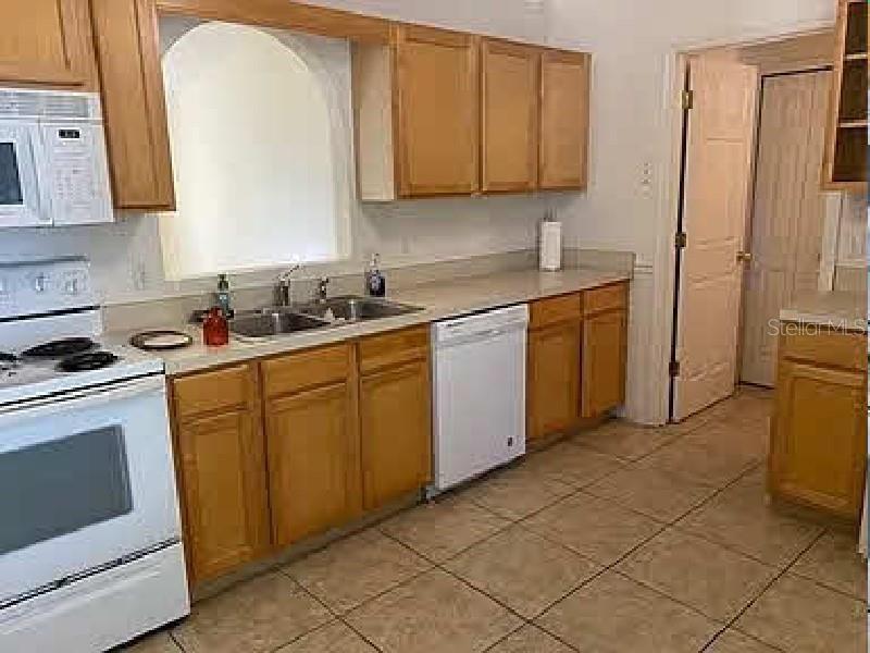 Image 3 of 10 For 4750 Fiske Circle