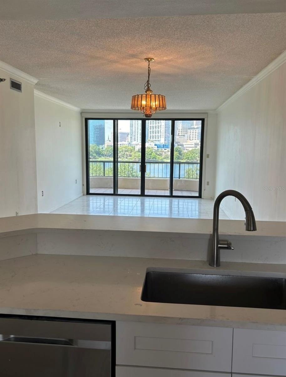 Image 4 of 12 For 401 Robinson Street 5