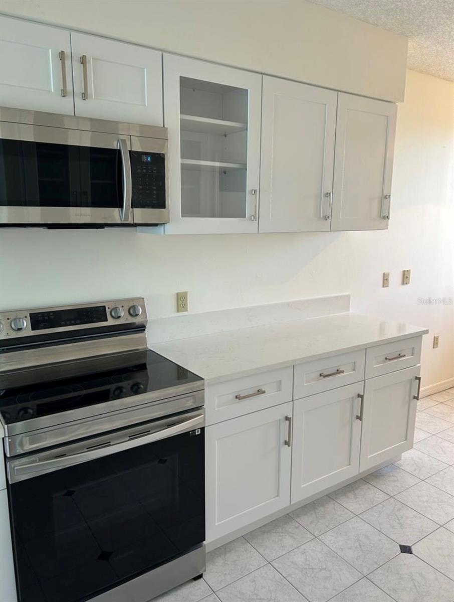 Image 6 of 12 For 401 Robinson Street 5