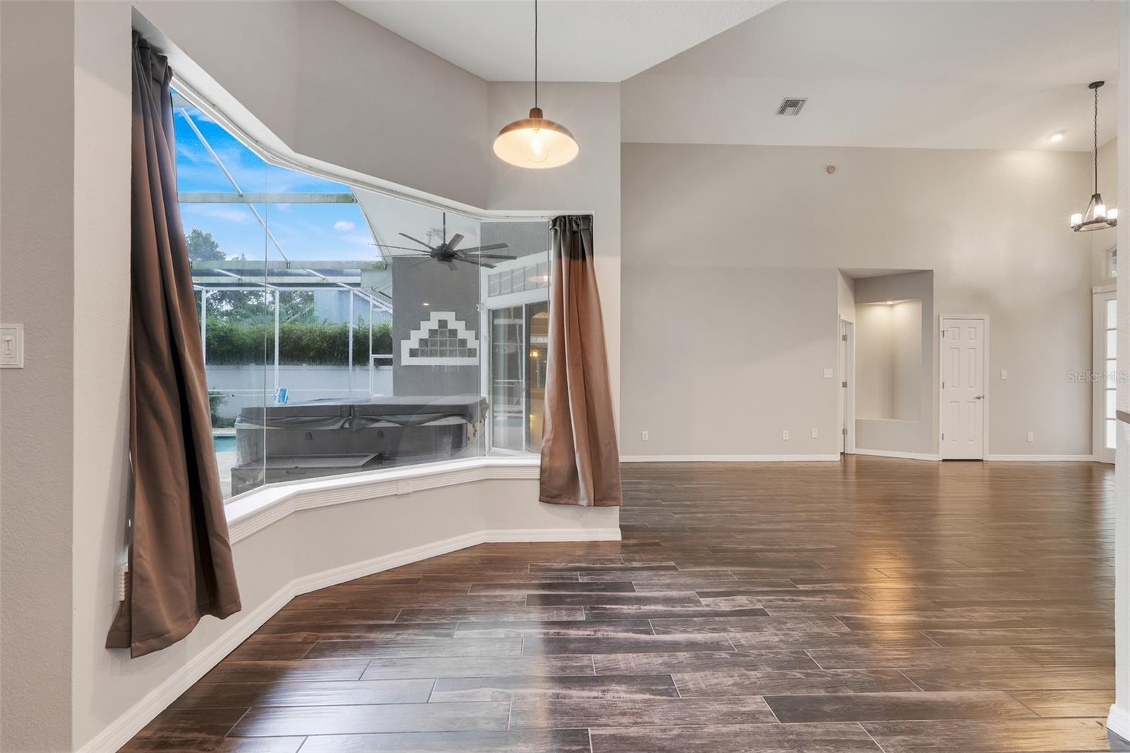 Image 11 of 47 For 6609 Crenshaw Drive