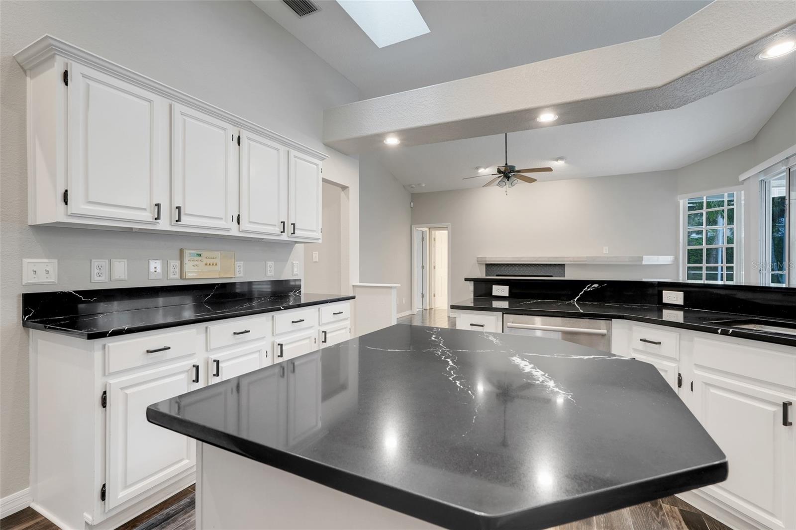 Image 17 of 47 For 6609 Crenshaw Drive