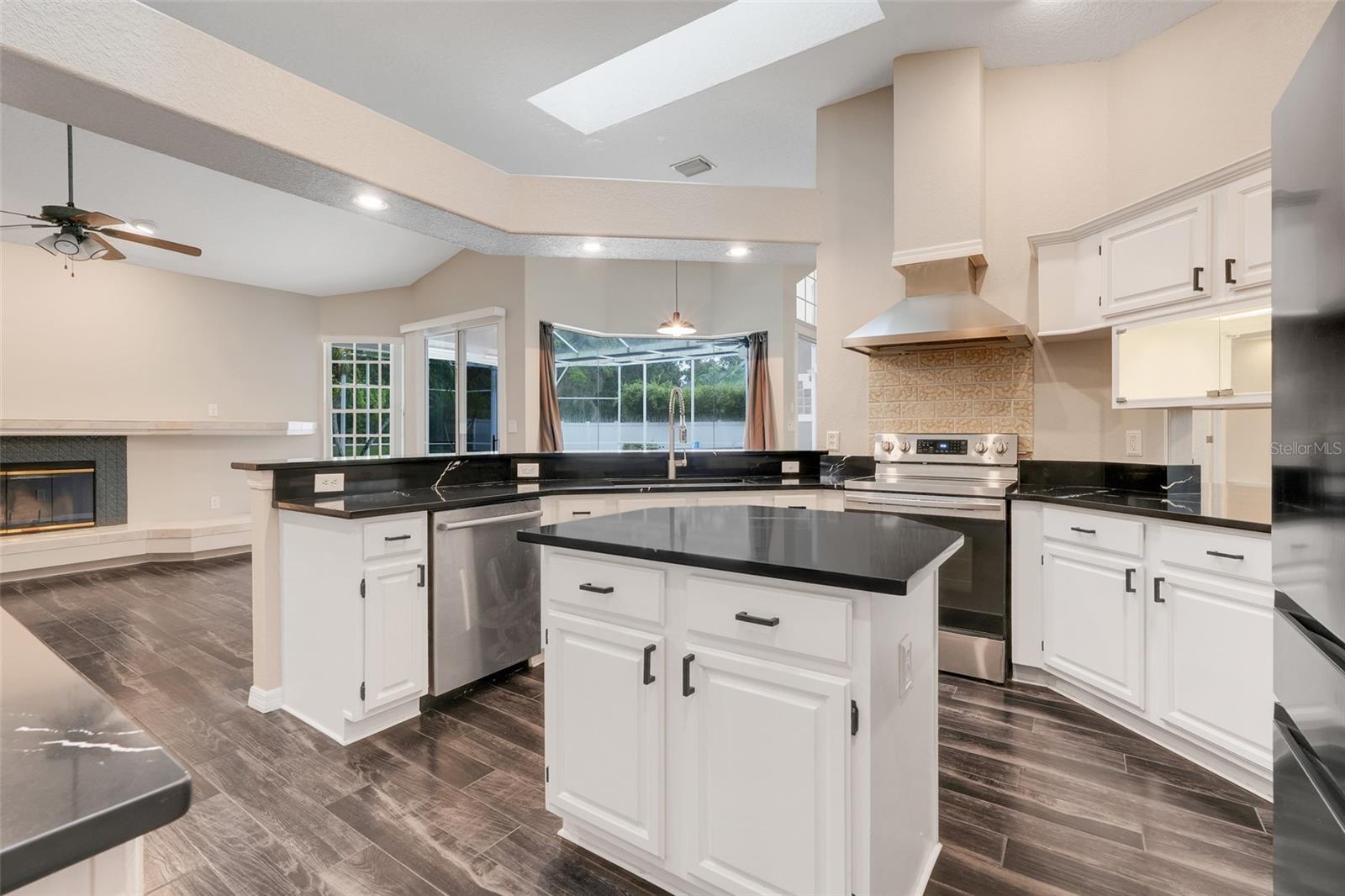 Image 18 of 47 For 6609 Crenshaw Drive