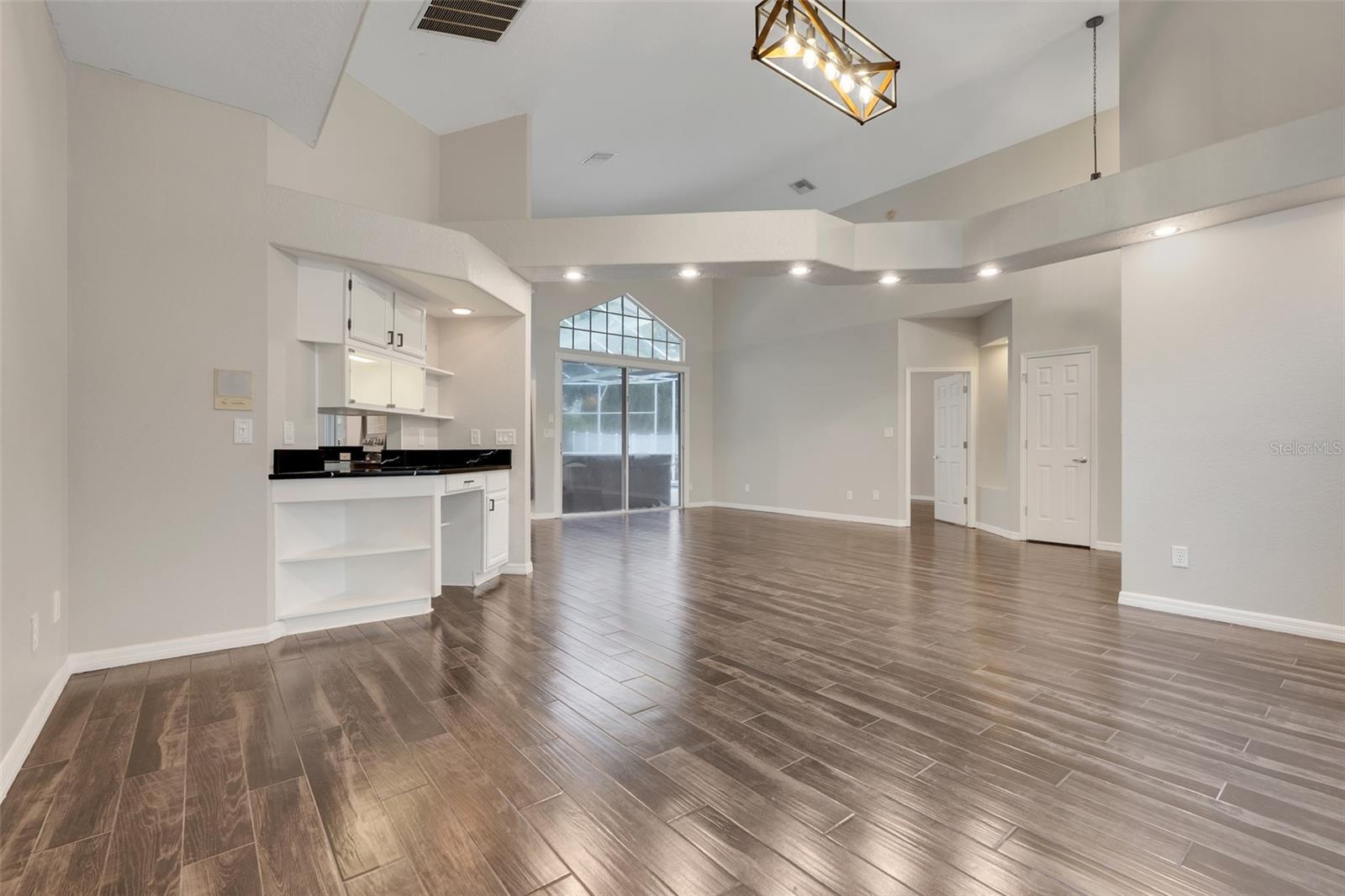 Image 6 of 47 For 6609 Crenshaw Drive