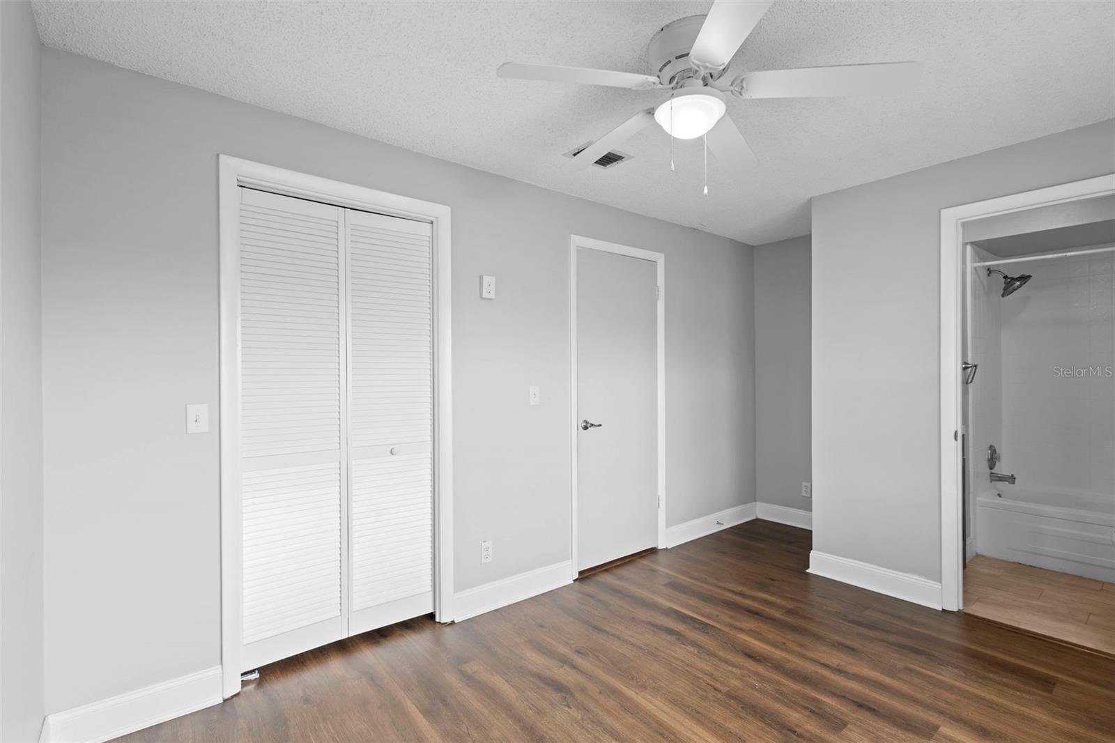 Image 13 of 39 For 5126 Saint Charles Lane 43