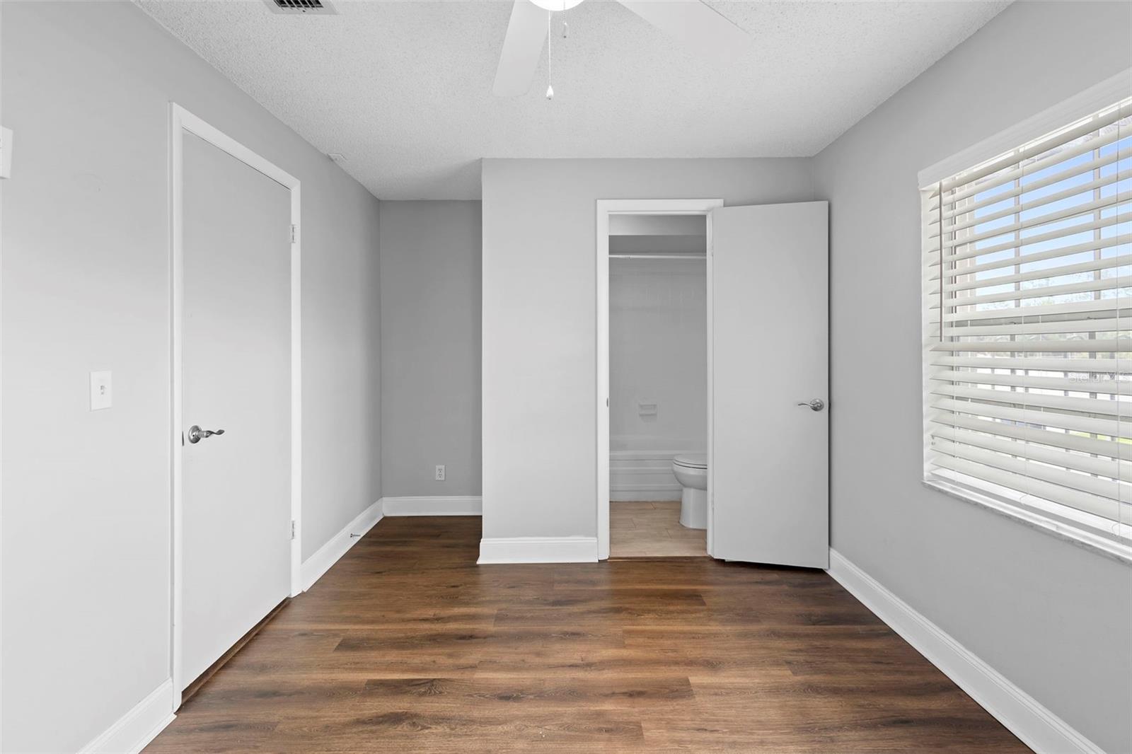 Image 14 of 39 For 5126 Saint Charles Lane 43