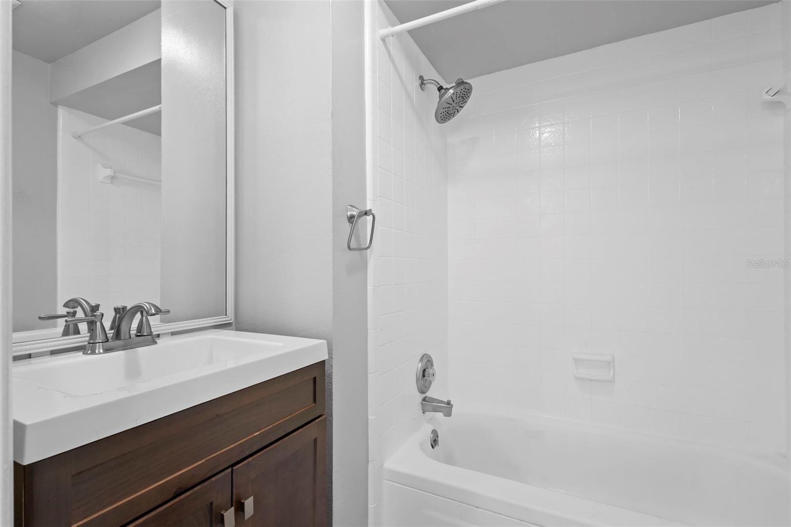 Image 15 of 39 For 5126 Saint Charles Lane 43
