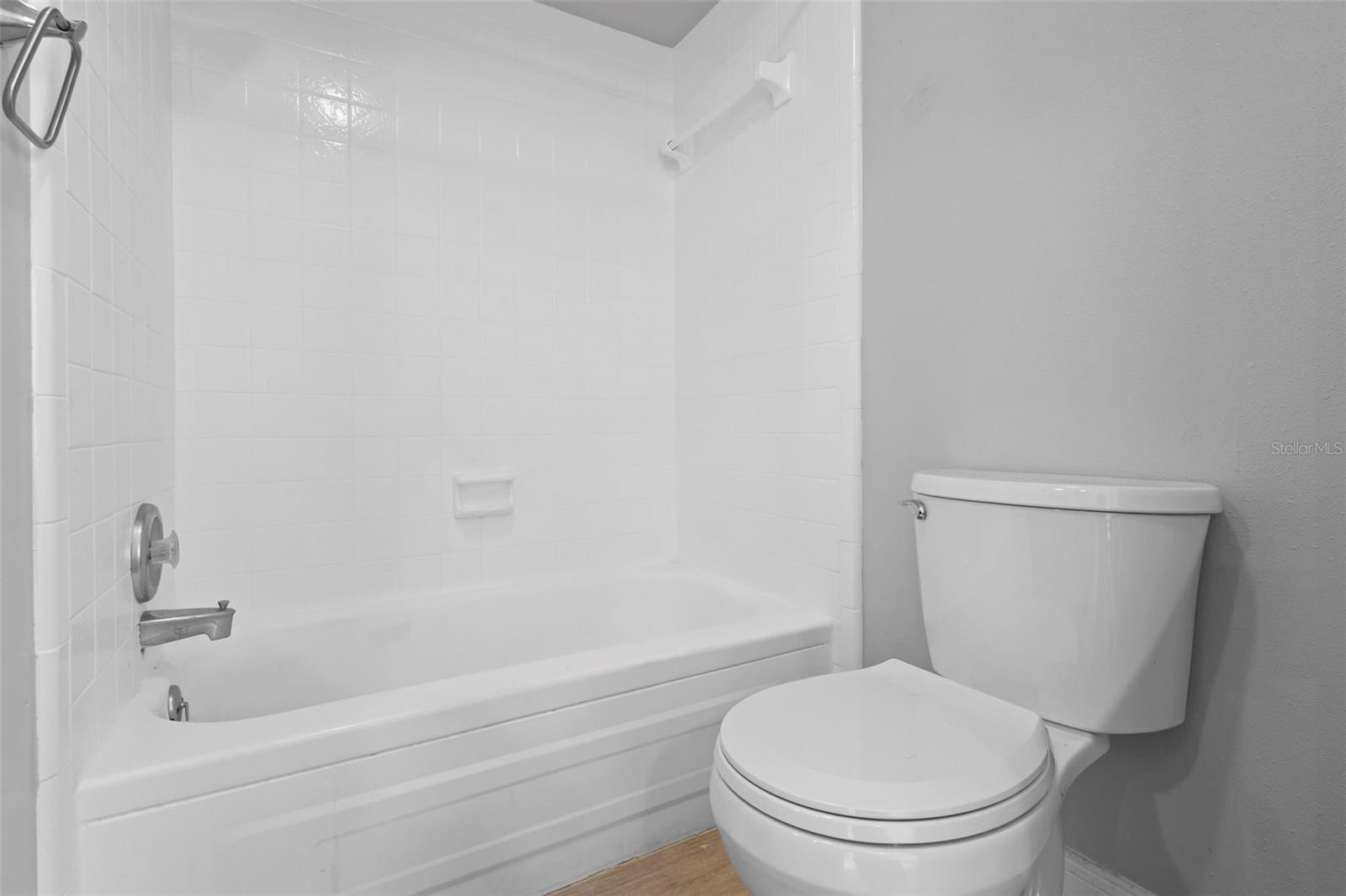 Image 16 of 39 For 5126 Saint Charles Lane 43