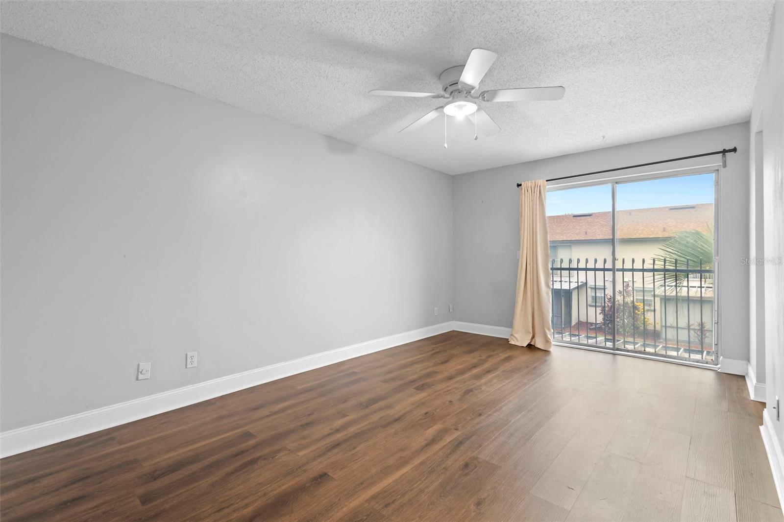 Image 18 of 39 For 5126 Saint Charles Lane 43
