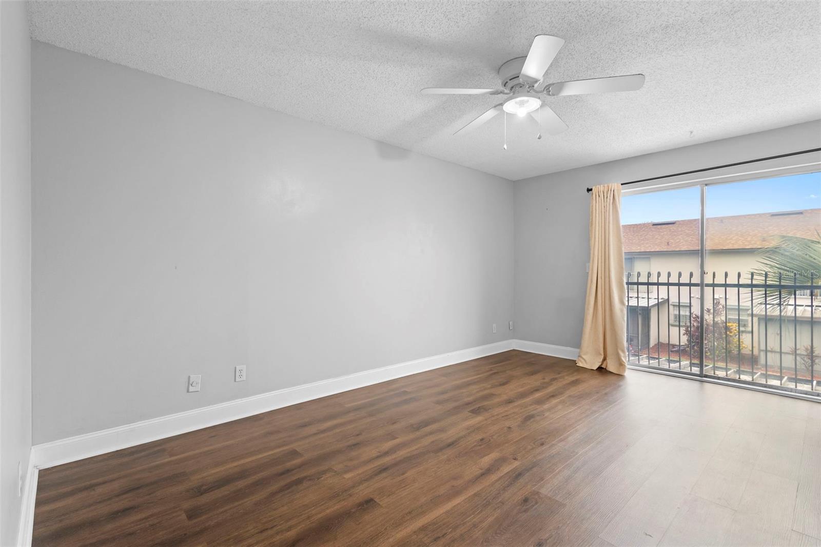 Image 19 of 39 For 5126 Saint Charles Lane 43