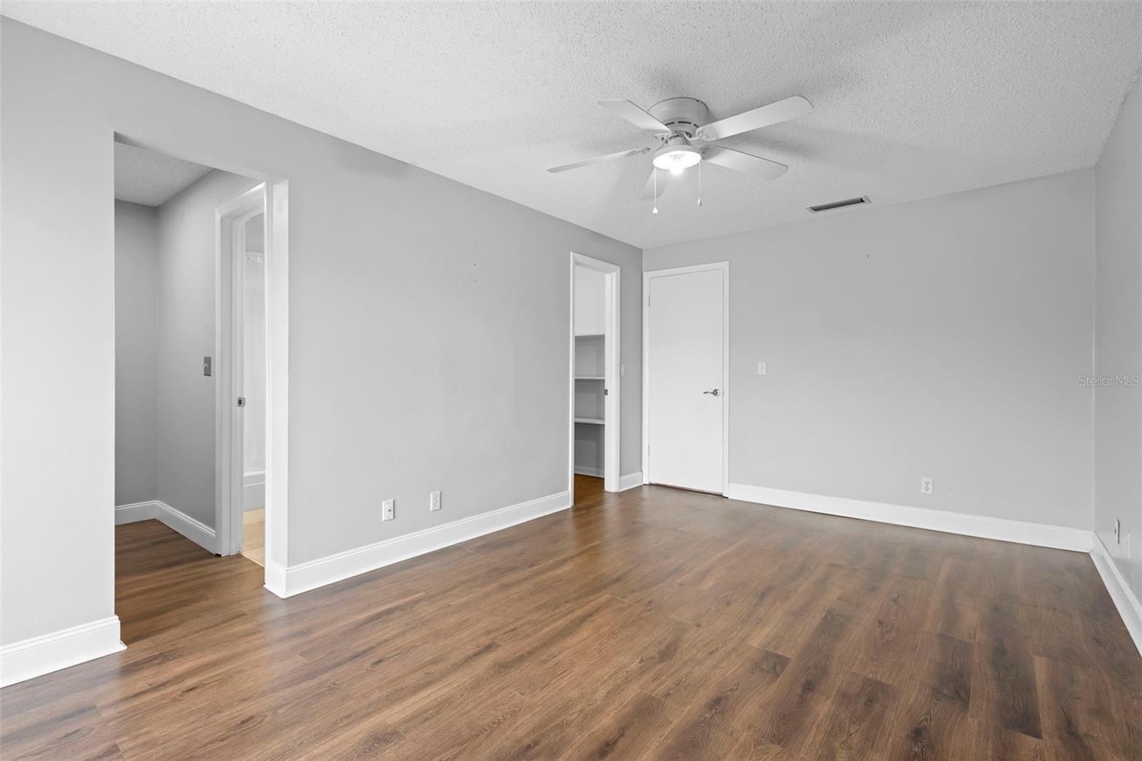 Image 20 of 39 For 5126 Saint Charles Lane 43