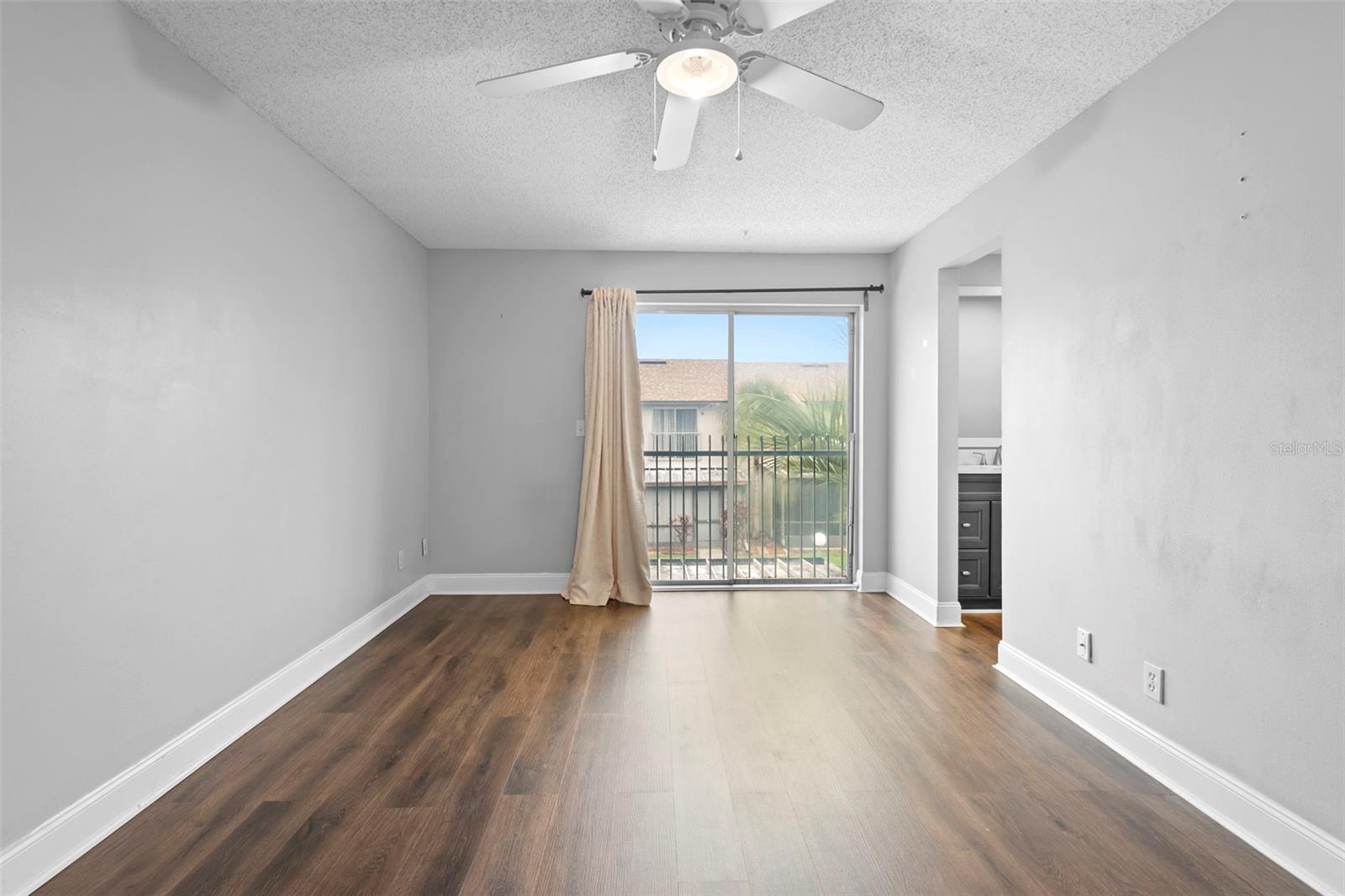 Image 21 of 39 For 5126 Saint Charles Lane 43