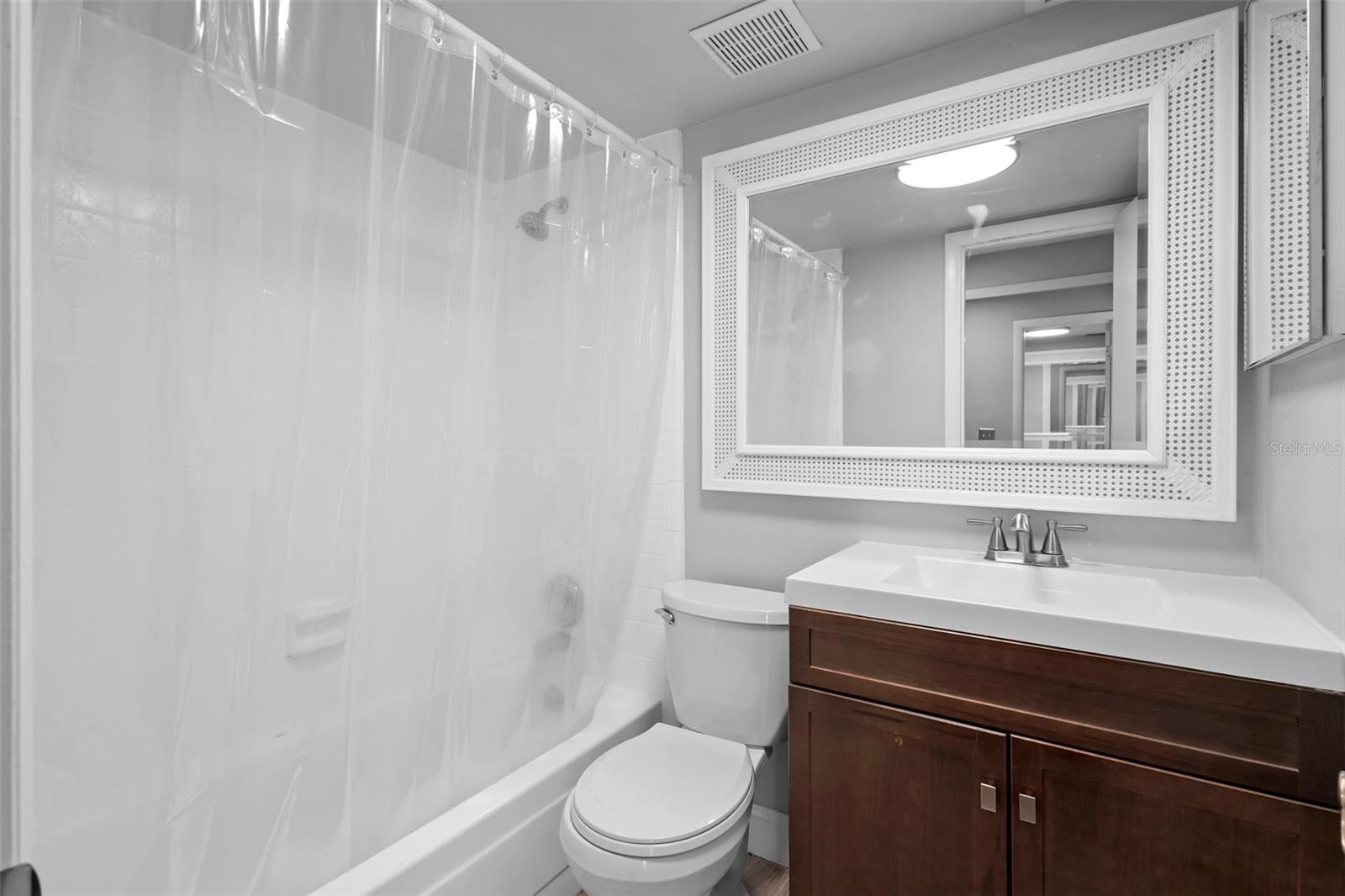 Image 25 of 39 For 5126 Saint Charles Lane 43