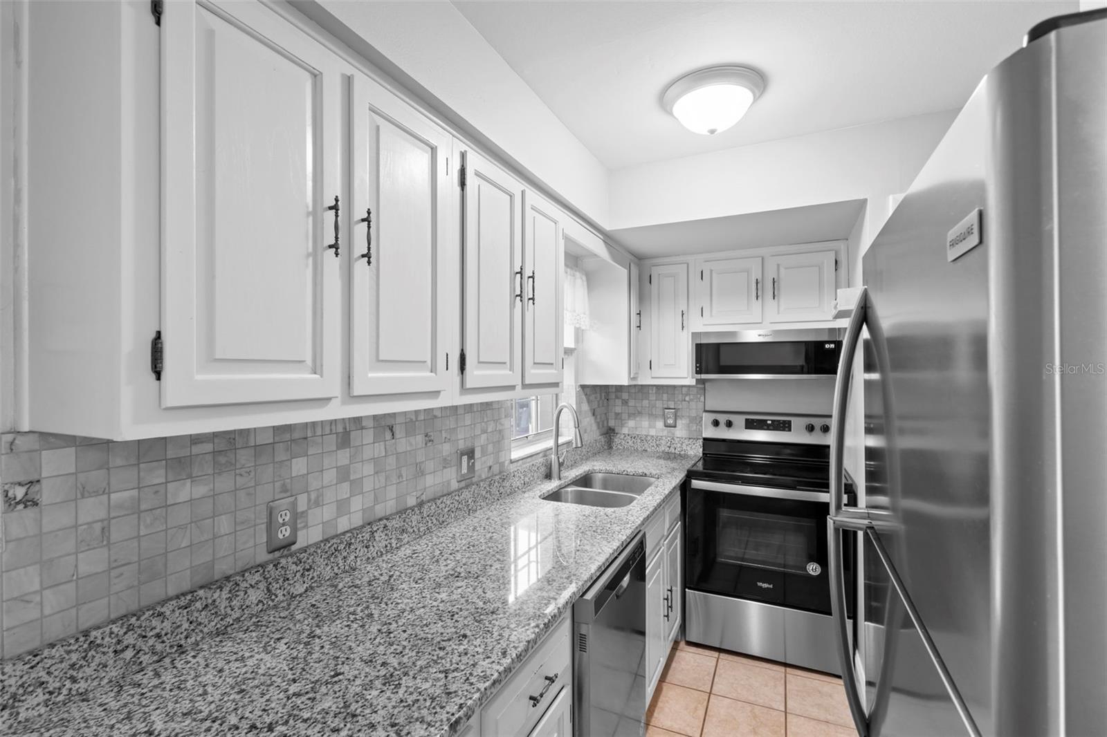 Image 4 of 39 For 5126 Saint Charles Lane 43