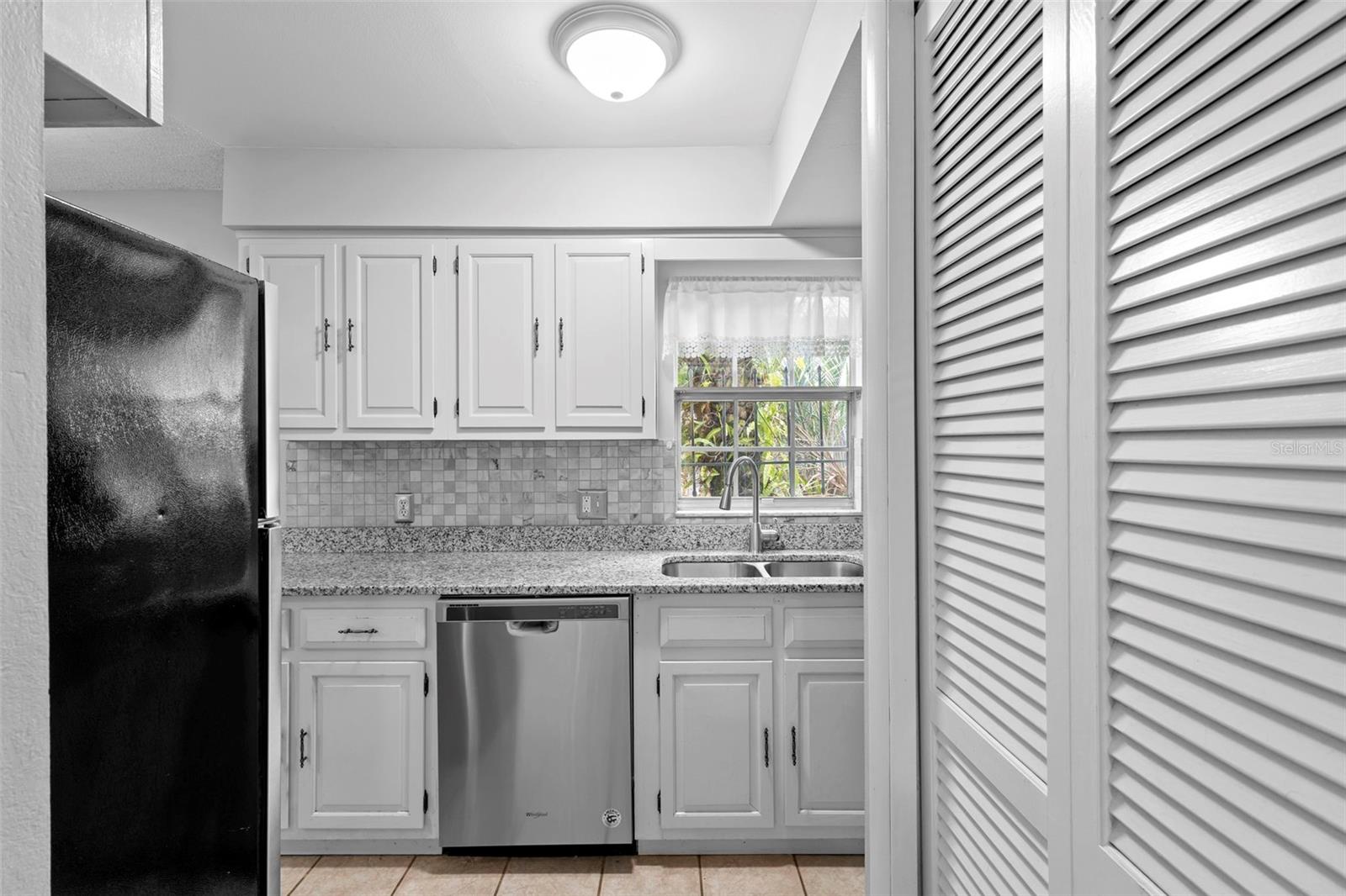 Image 5 of 39 For 5126 Saint Charles Lane 43