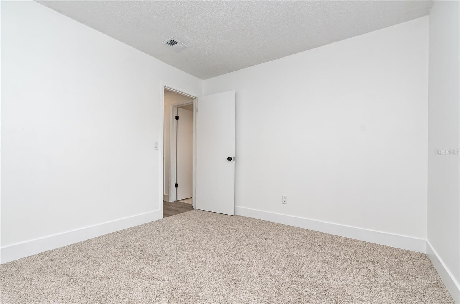 Image 17 of 27 For 407 Ventura Drive