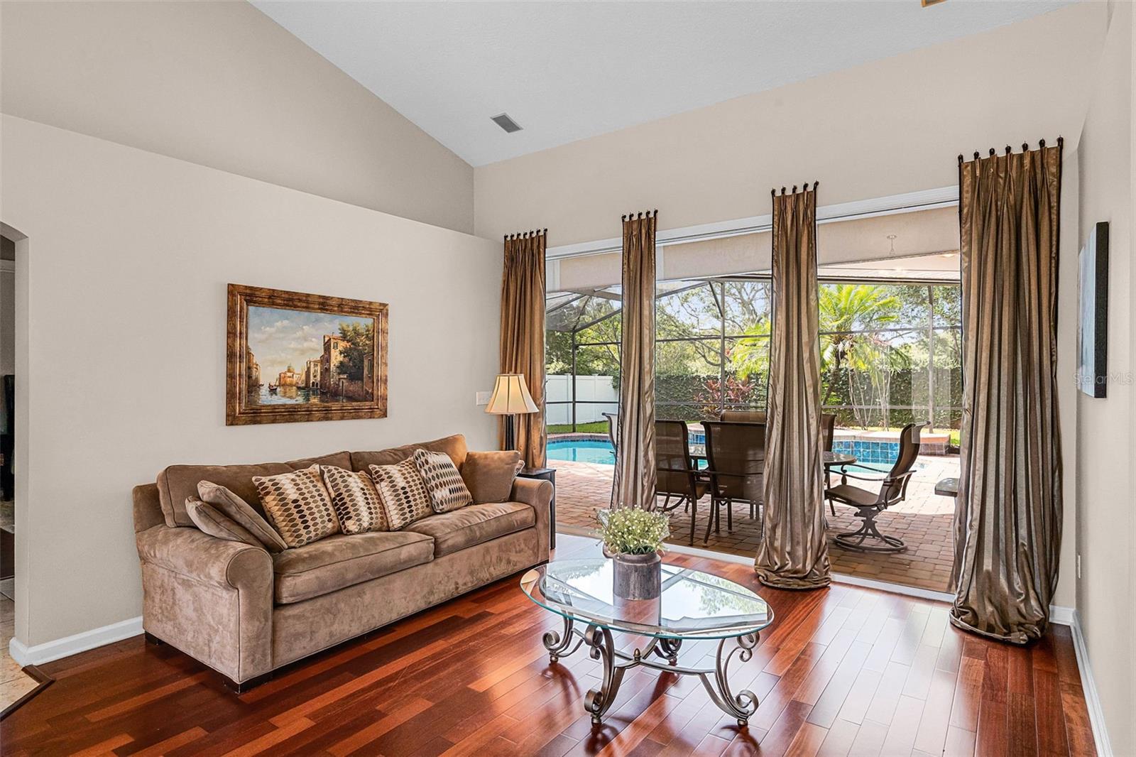Image 10 of 61 For 831 Royalwood Lane