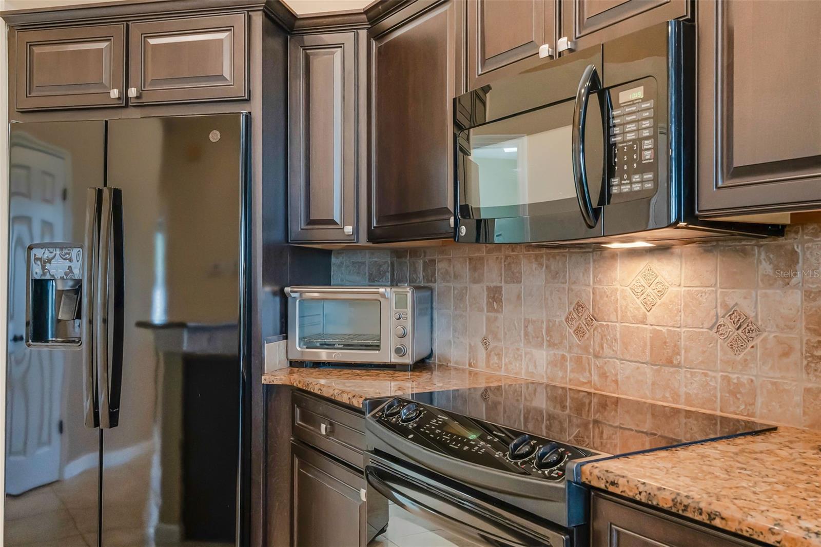 Image 16 of 61 For 831 Royalwood Lane