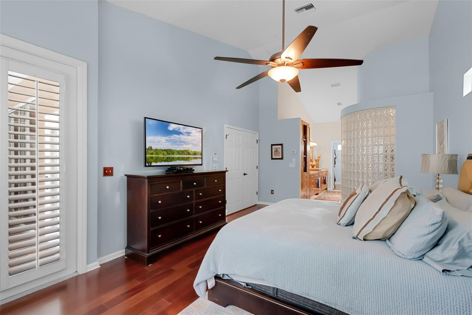 Image 23 of 61 For 831 Royalwood Lane