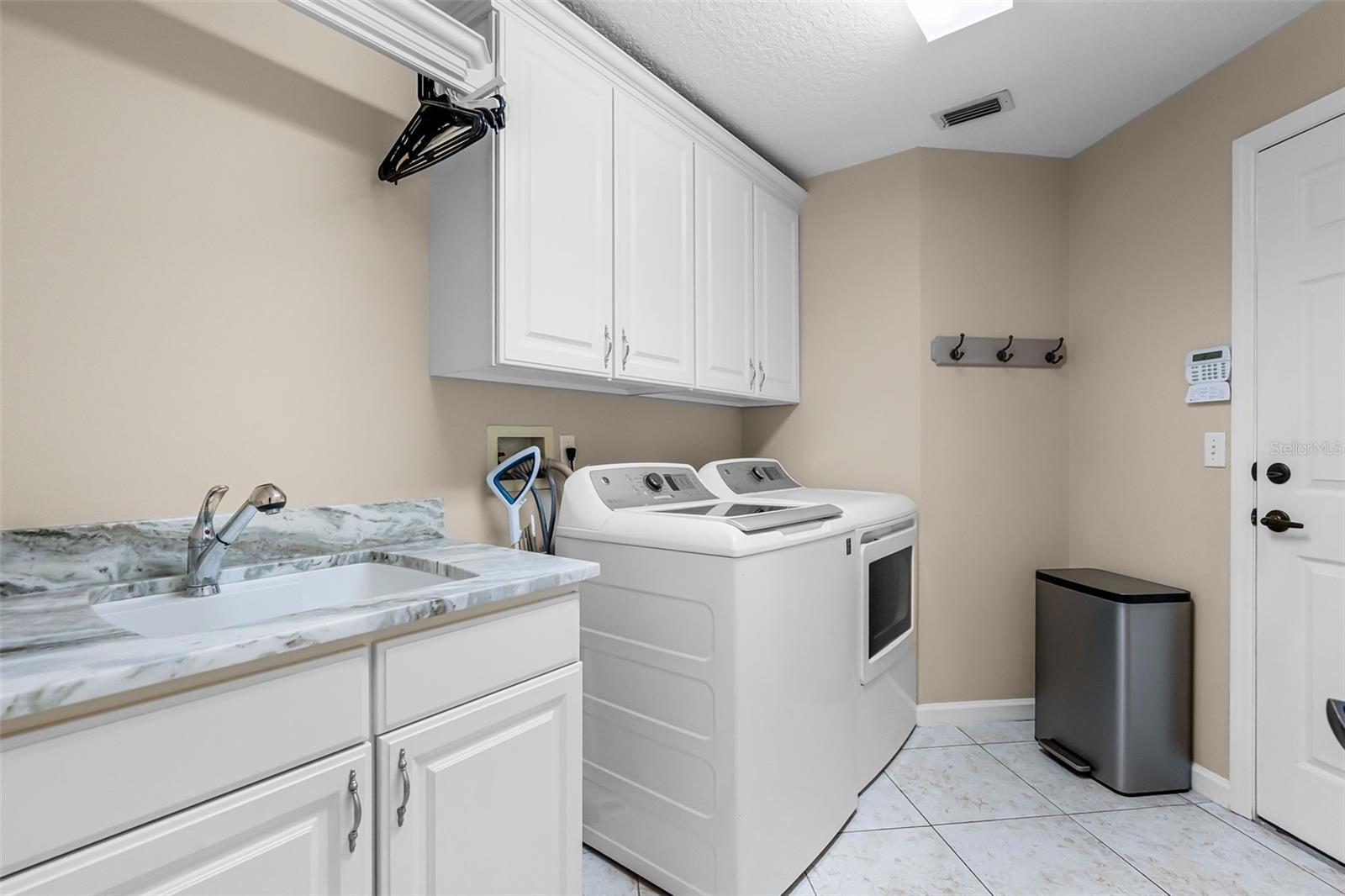 Image 47 of 61 For 831 Royalwood Lane