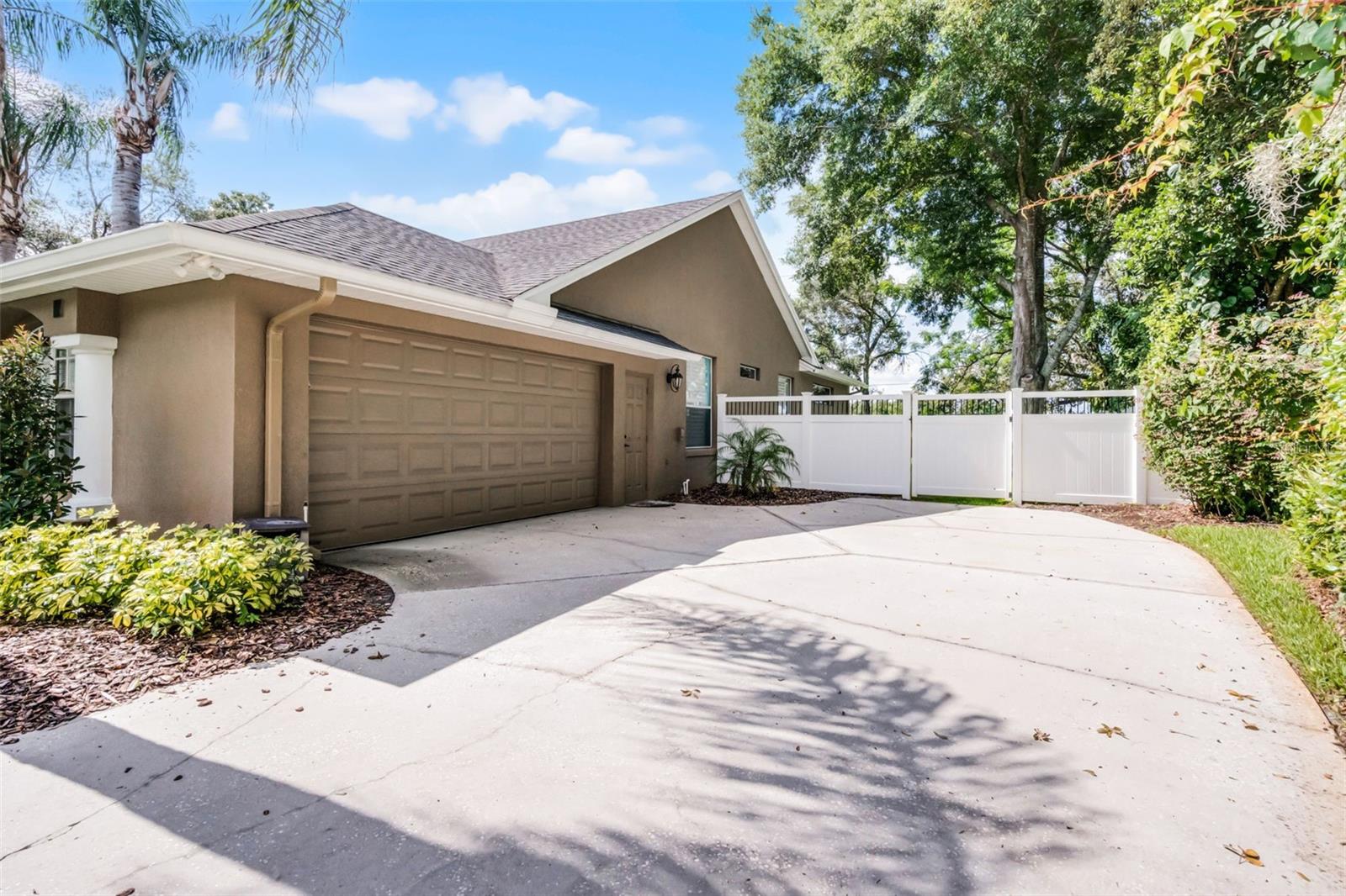 Image 6 of 61 For 831 Royalwood Lane
