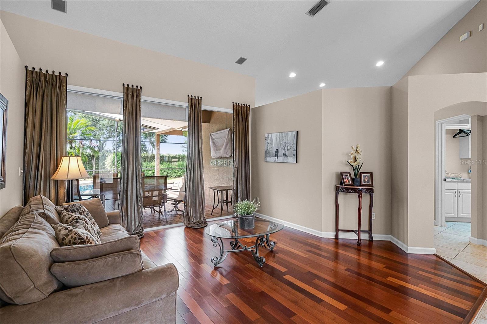 Image 9 of 61 For 831 Royalwood Lane