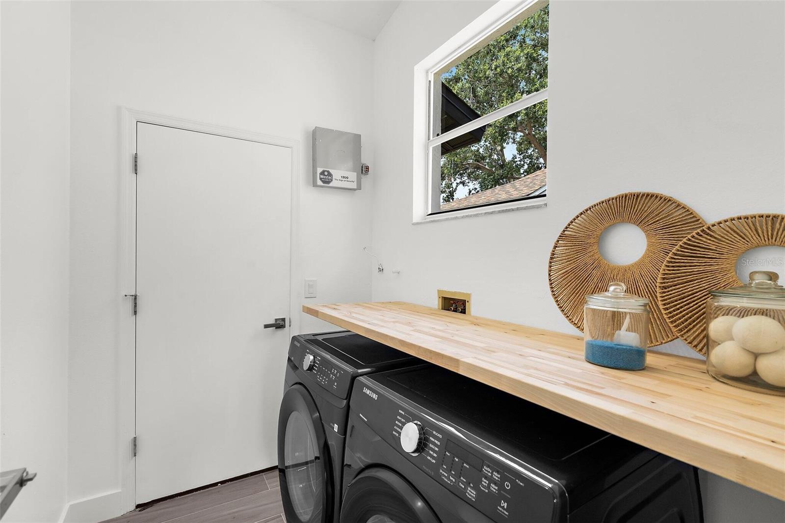 Image 27 of 32 For 9555 Knightsbridge Circle