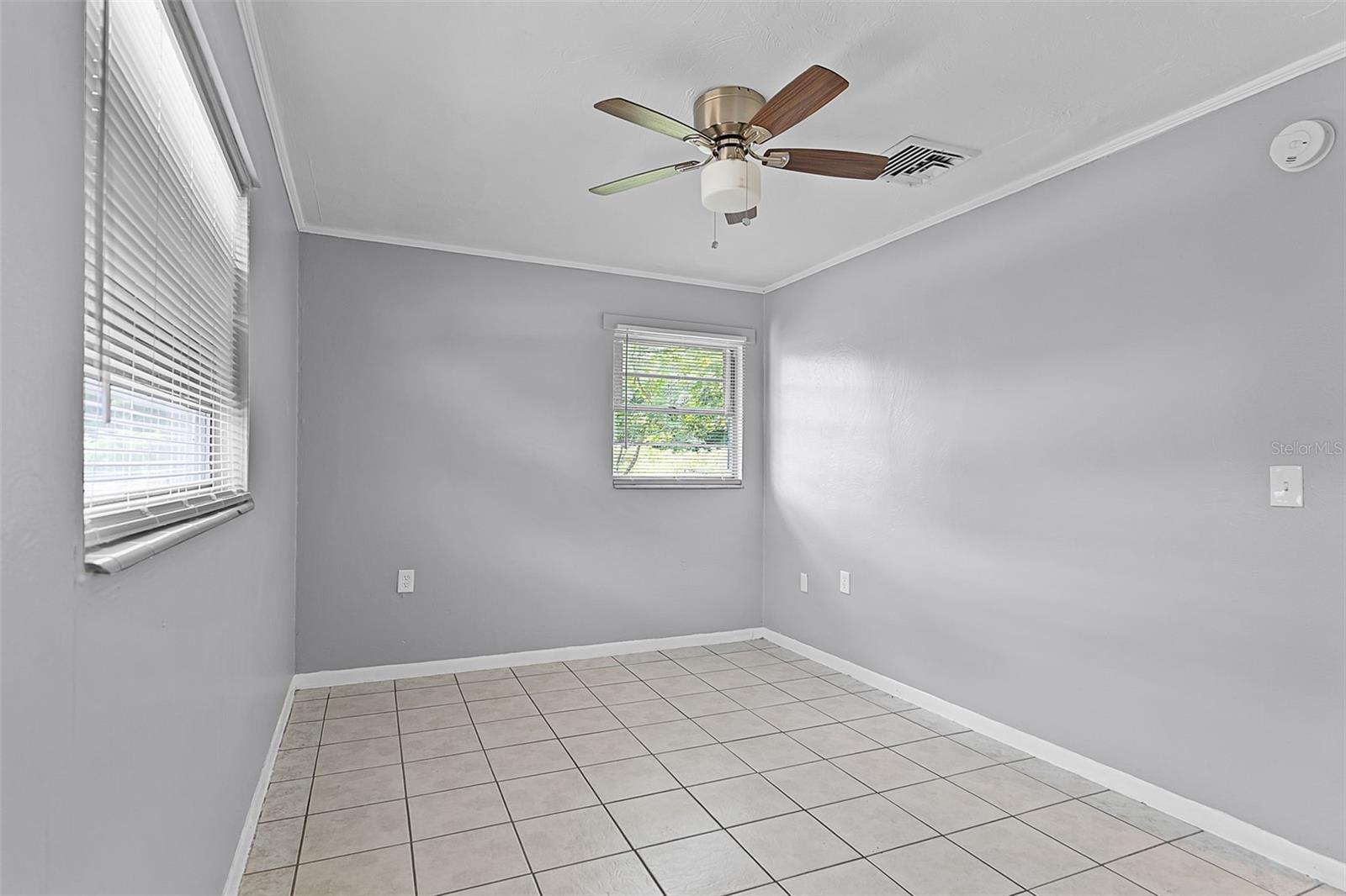 Image 13 of 20 For 907 Center Avenue 1