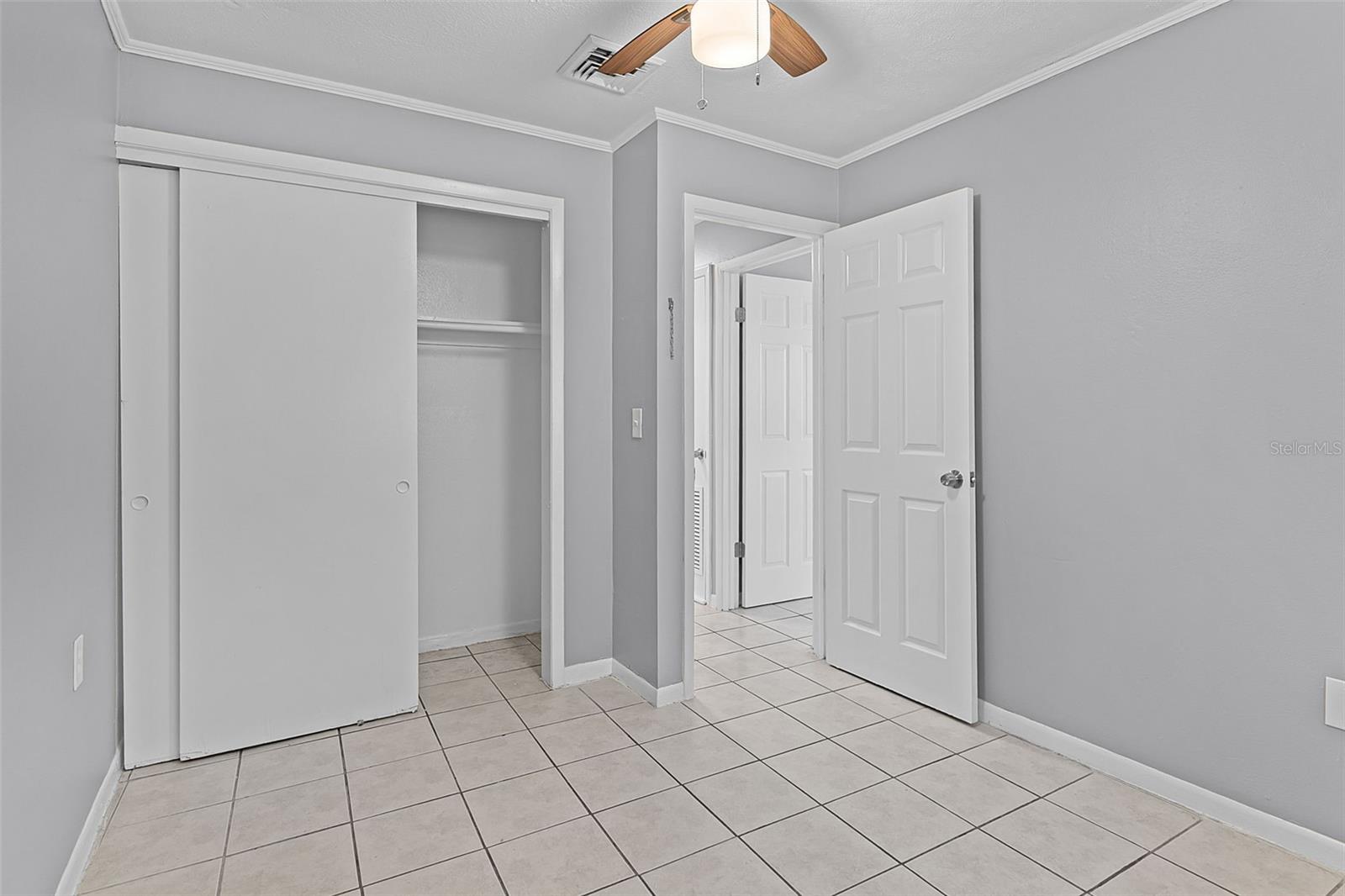 Image 16 of 20 For 907 Center Avenue 1