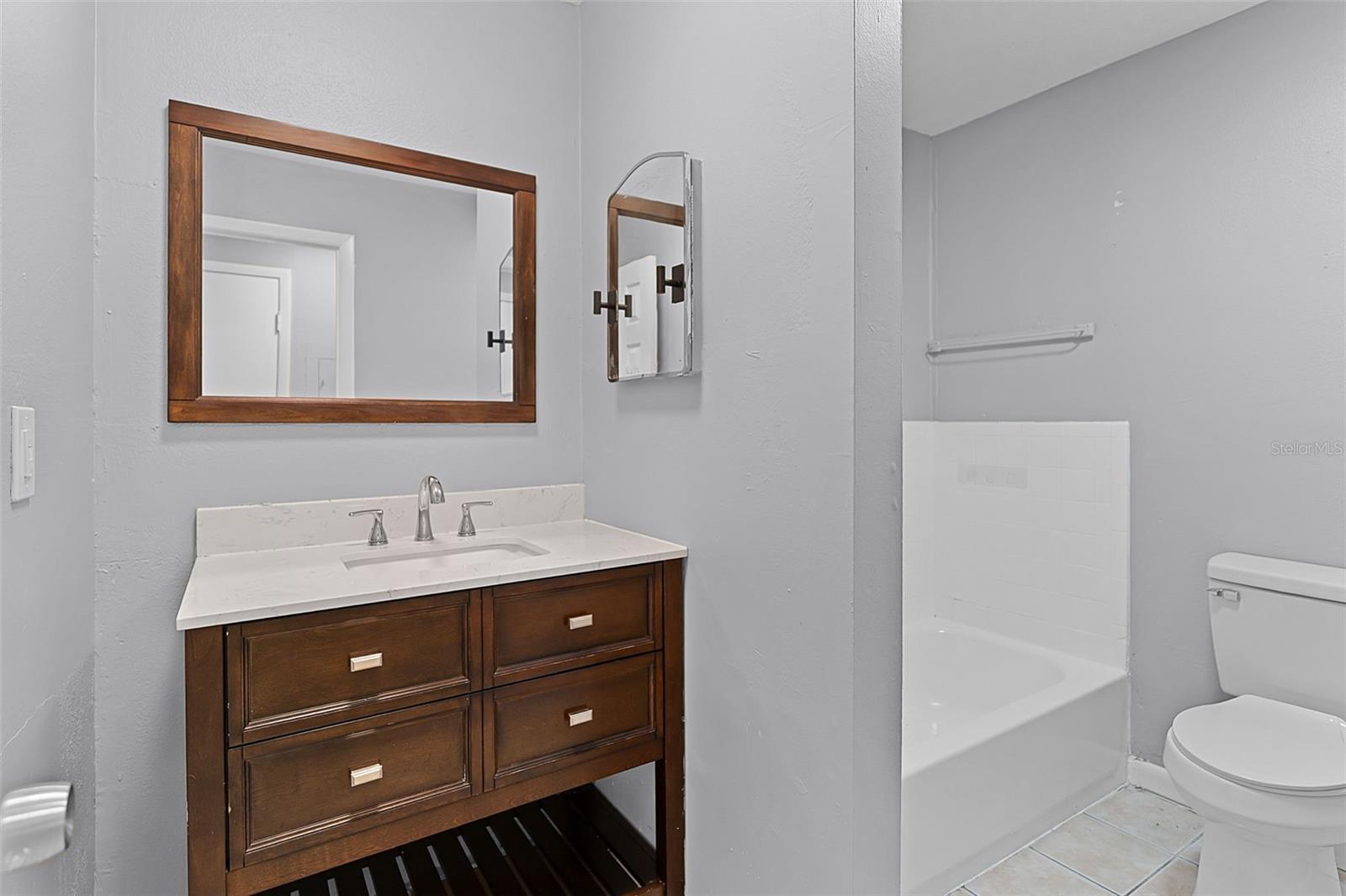 Image 17 of 20 For 907 Center Avenue 1