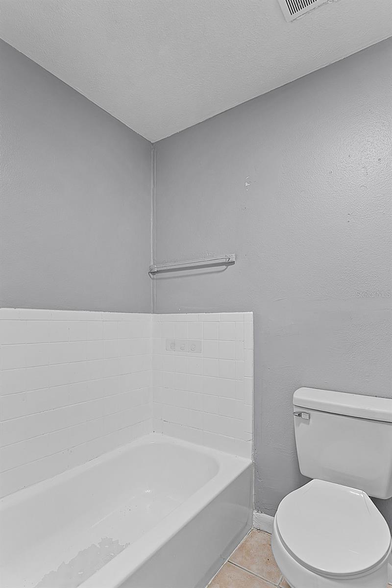 Image 18 of 20 For 907 Center Avenue 1