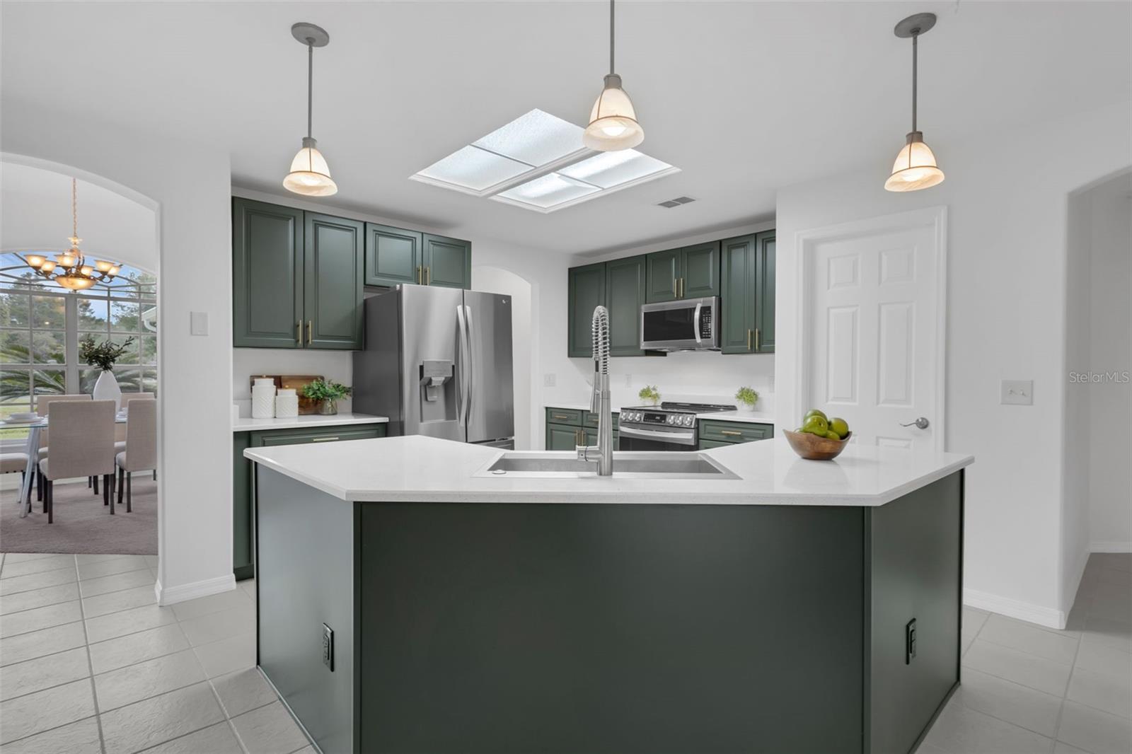Image 12 of 37 For 15038 Willow Lane
