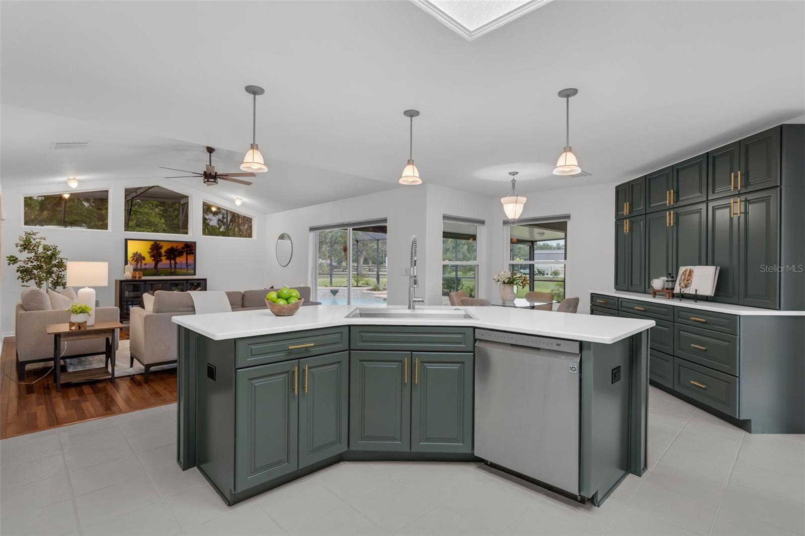 Image 14 of 37 For 15038 Willow Lane