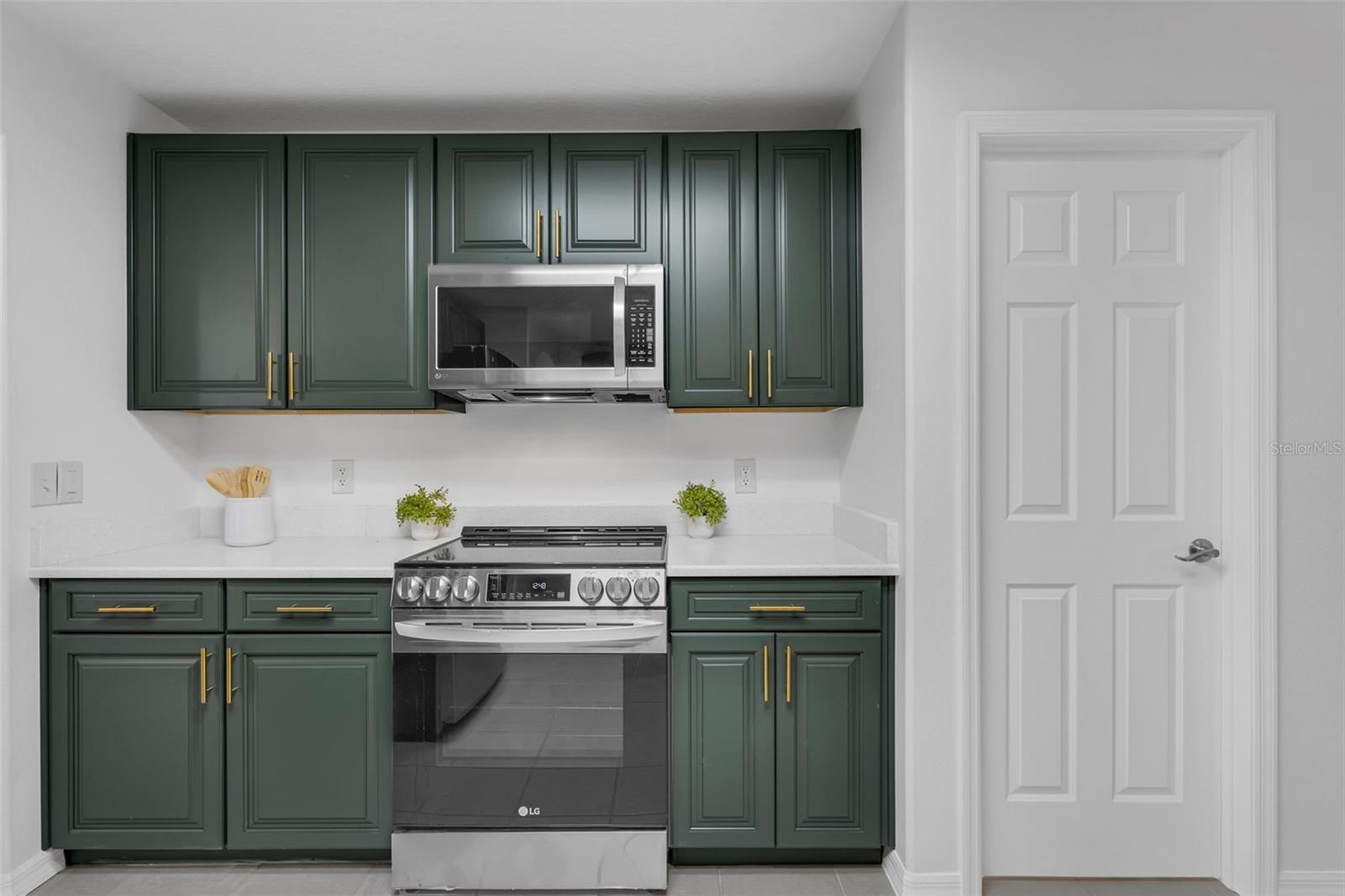 Image 15 of 37 For 15038 Willow Lane