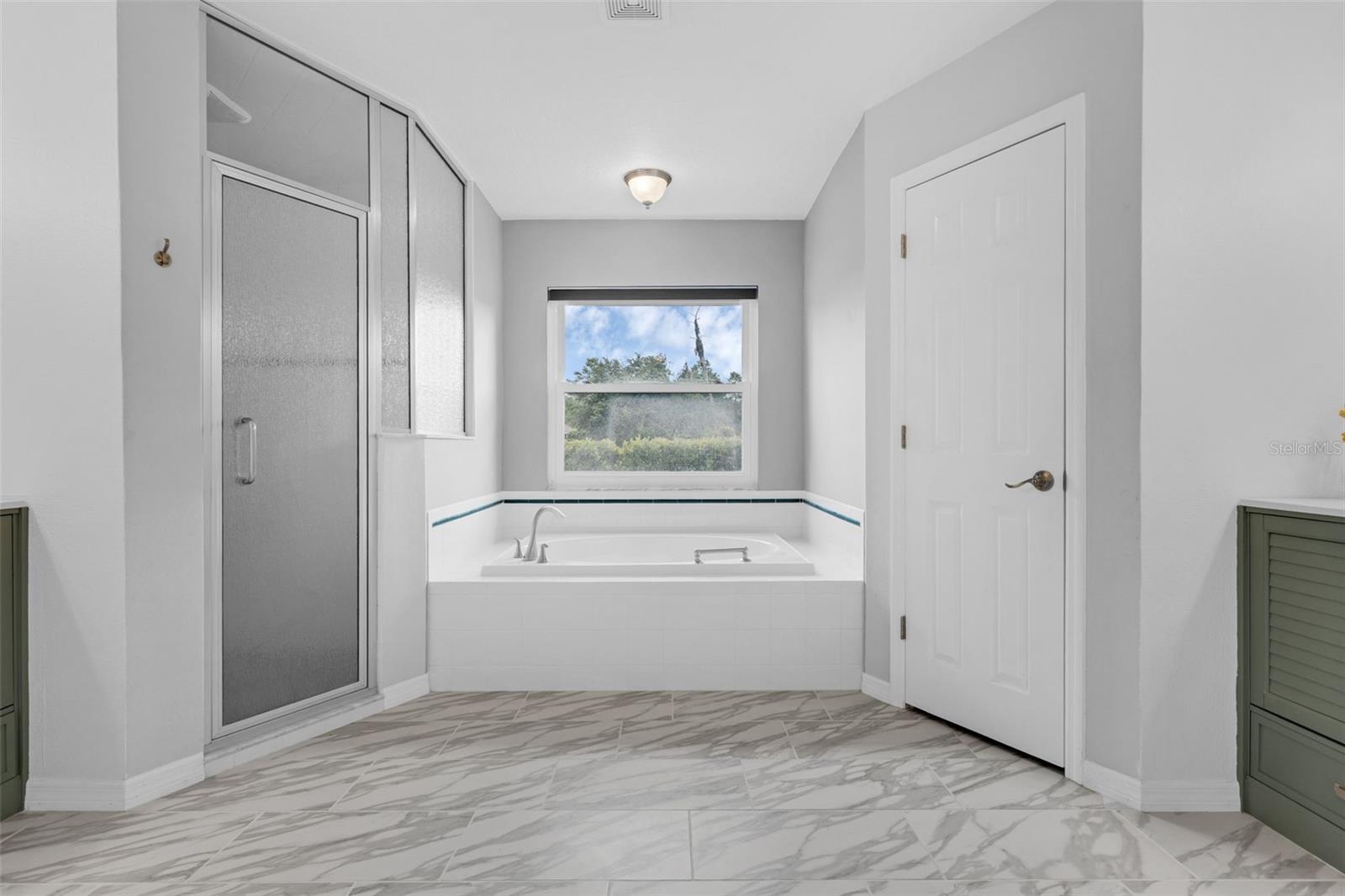 Image 19 of 37 For 15038 Willow Lane