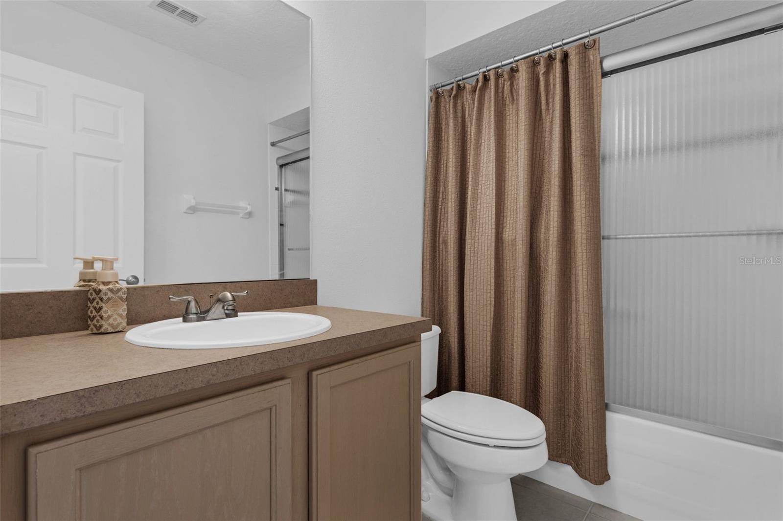 Image 23 of 37 For 15038 Willow Lane