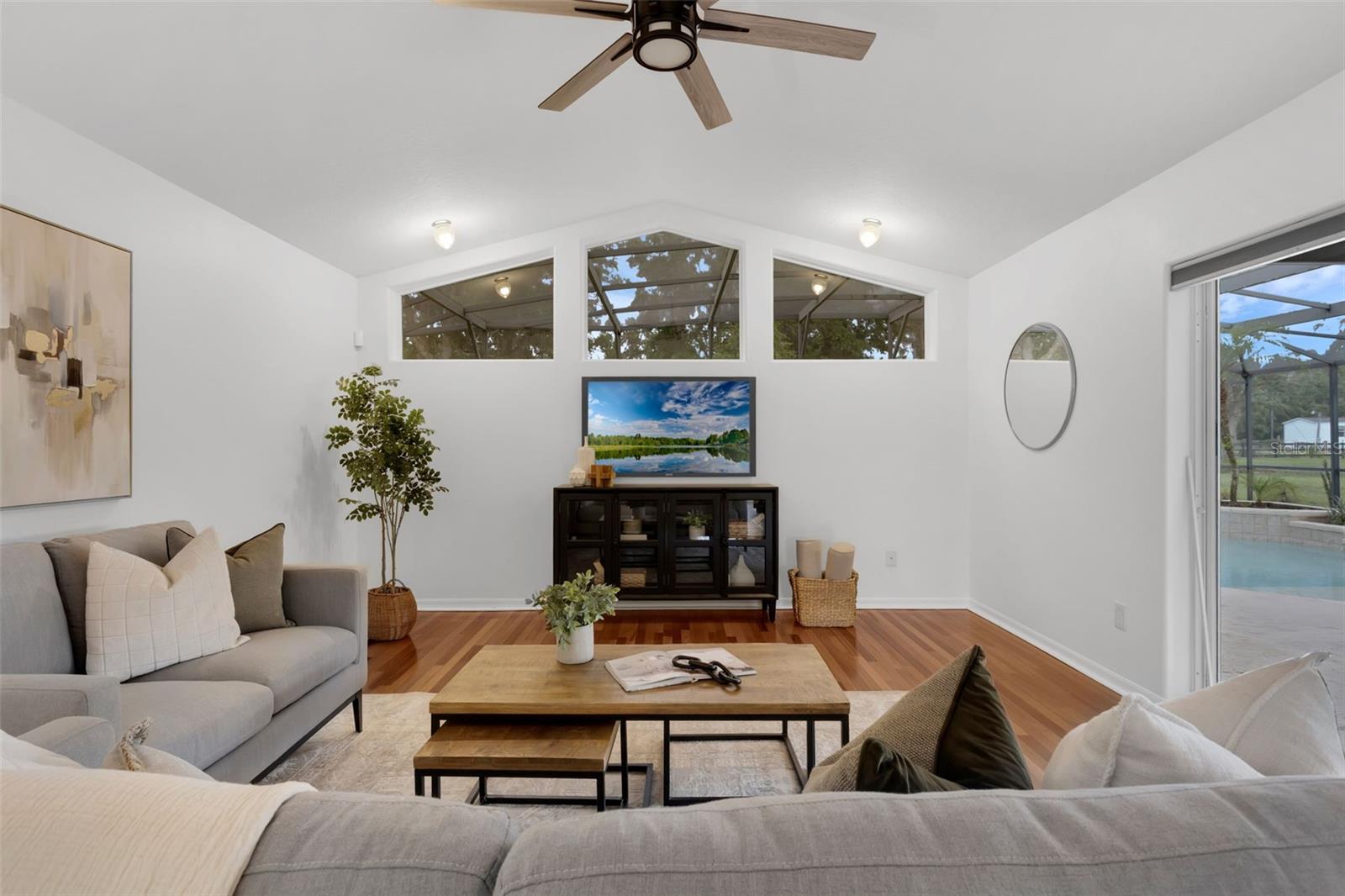 Image 7 of 37 For 15038 Willow Lane