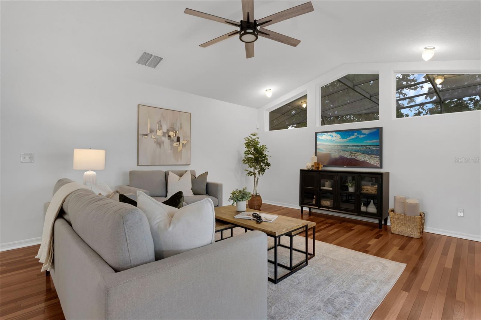 Image 8 of 37 For 15038 Willow Lane