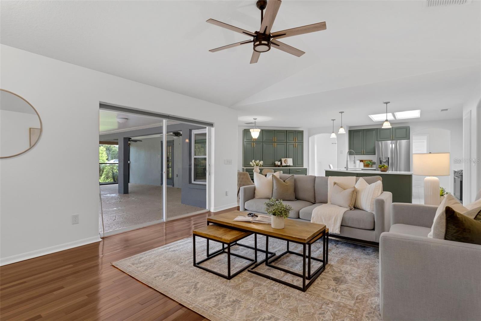 Image 9 of 37 For 15038 Willow Lane