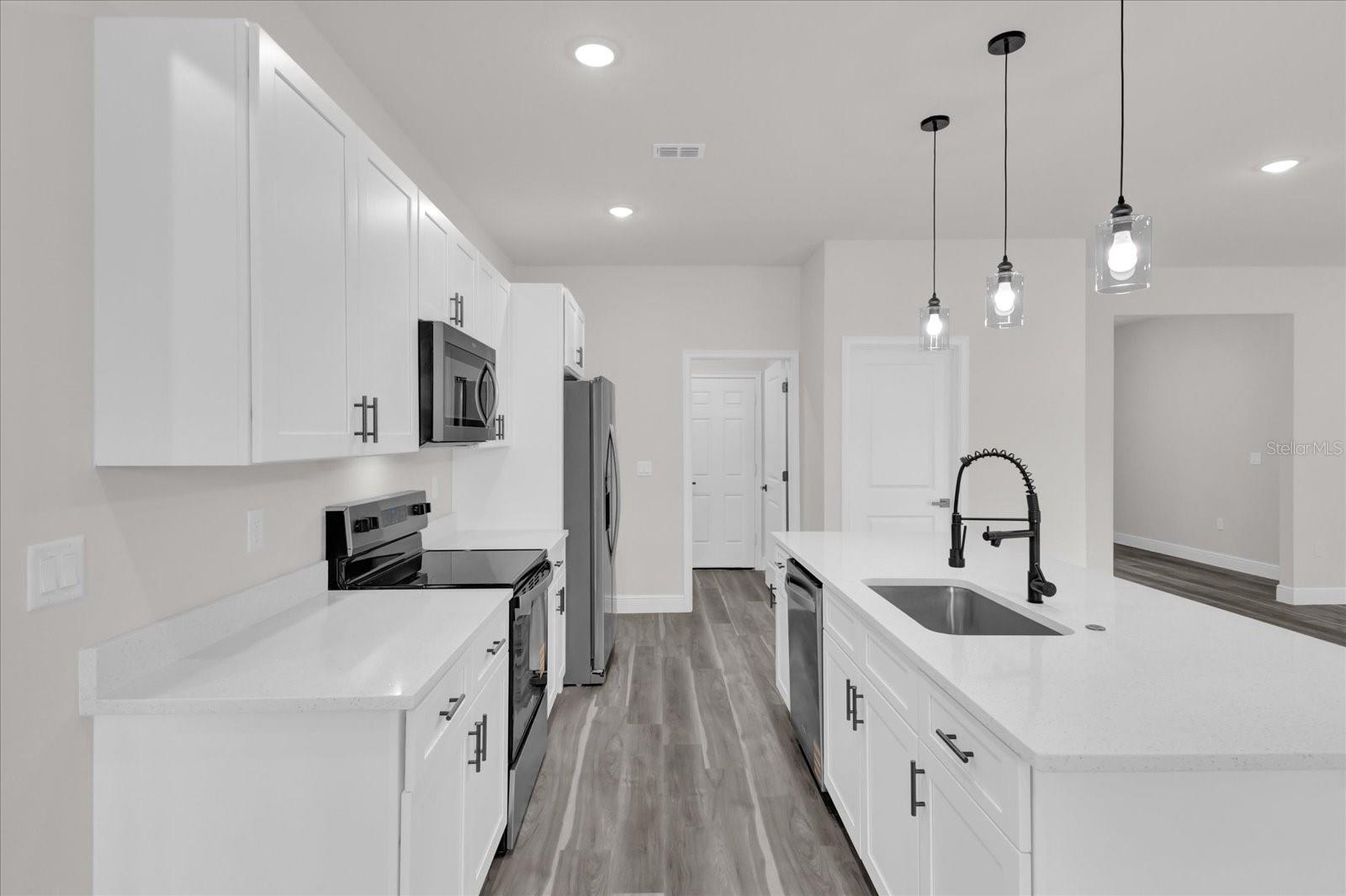 Image 10 of 49 For 17501 Sw 41st Cir