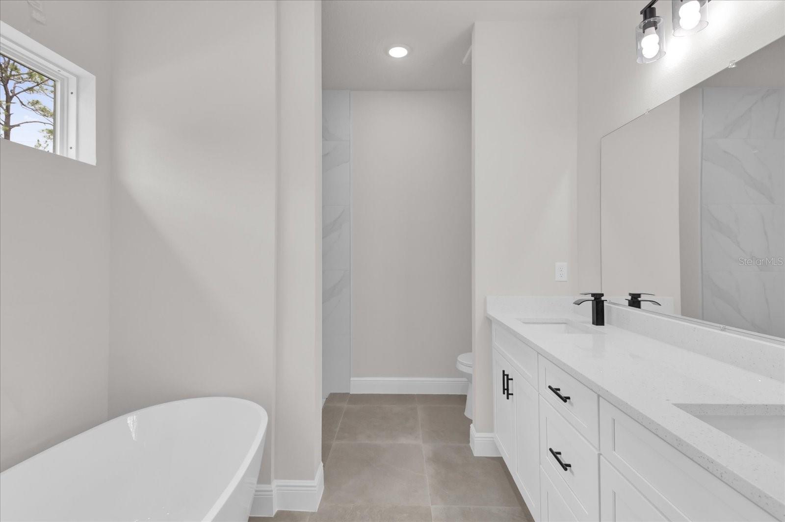 Image 22 of 49 For 17501 Sw 41st Cir