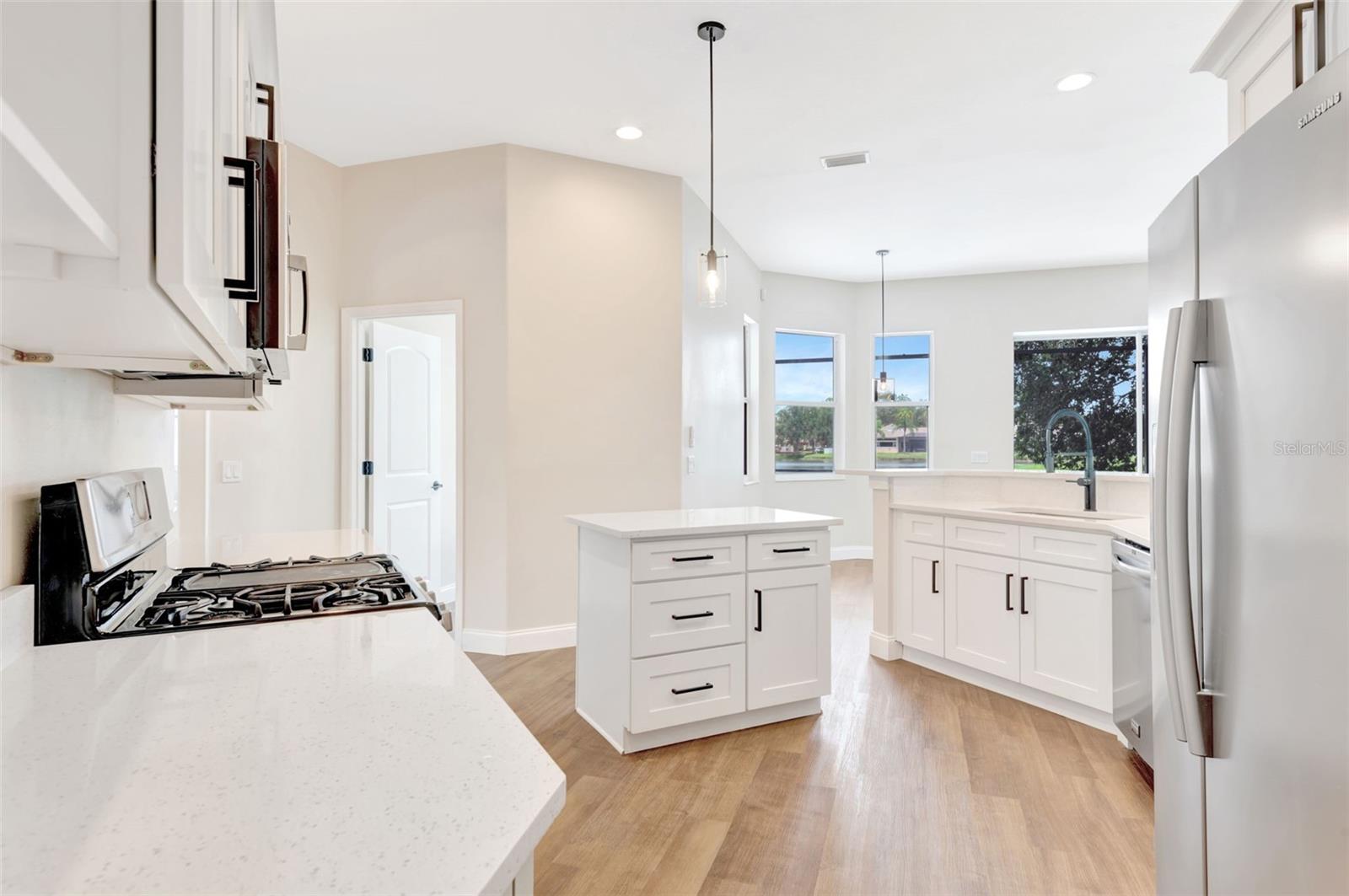 Image 10 of 37 For 11018 Pine Lilly Place