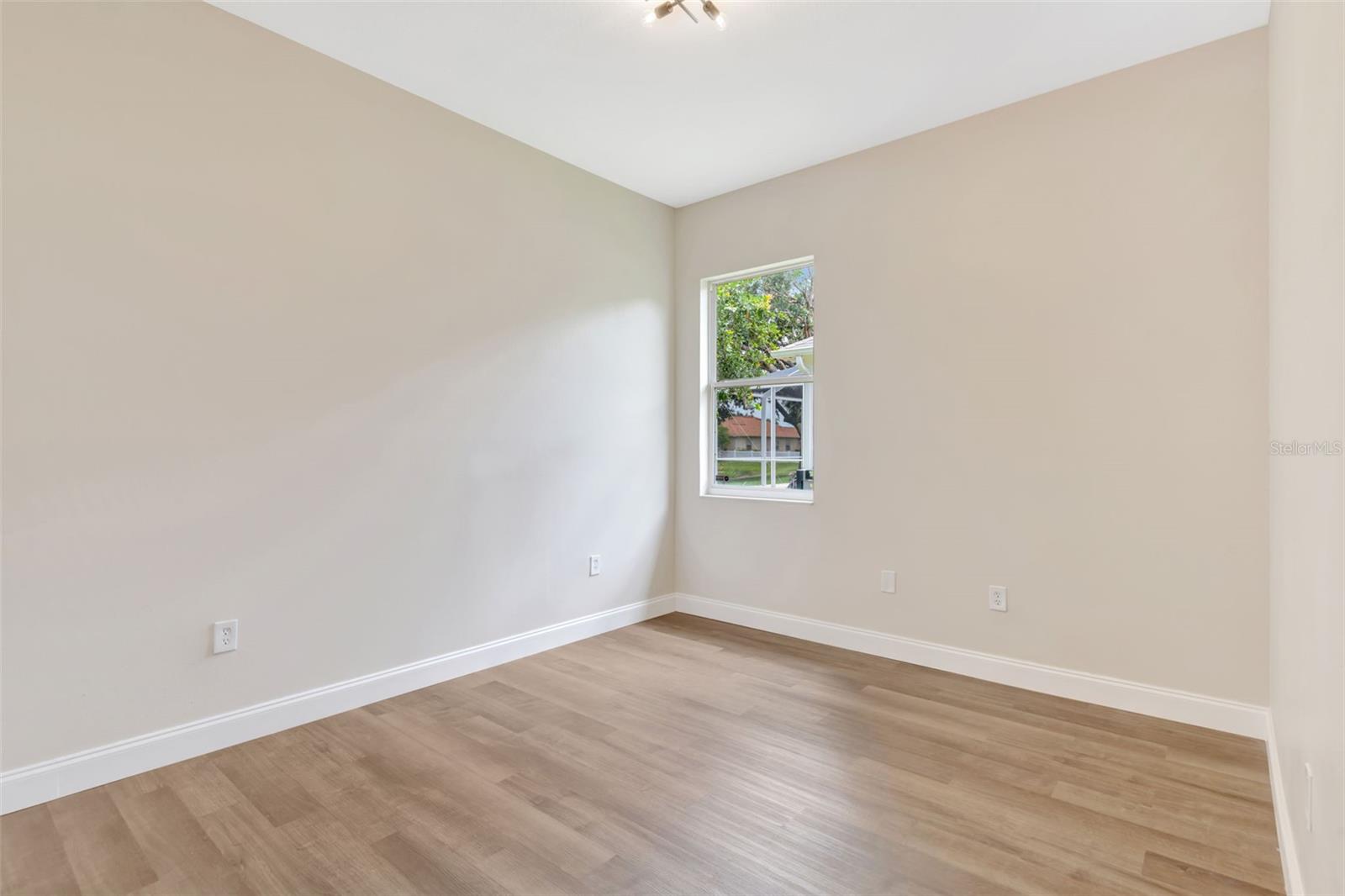 Image 22 of 37 For 11018 Pine Lilly Place