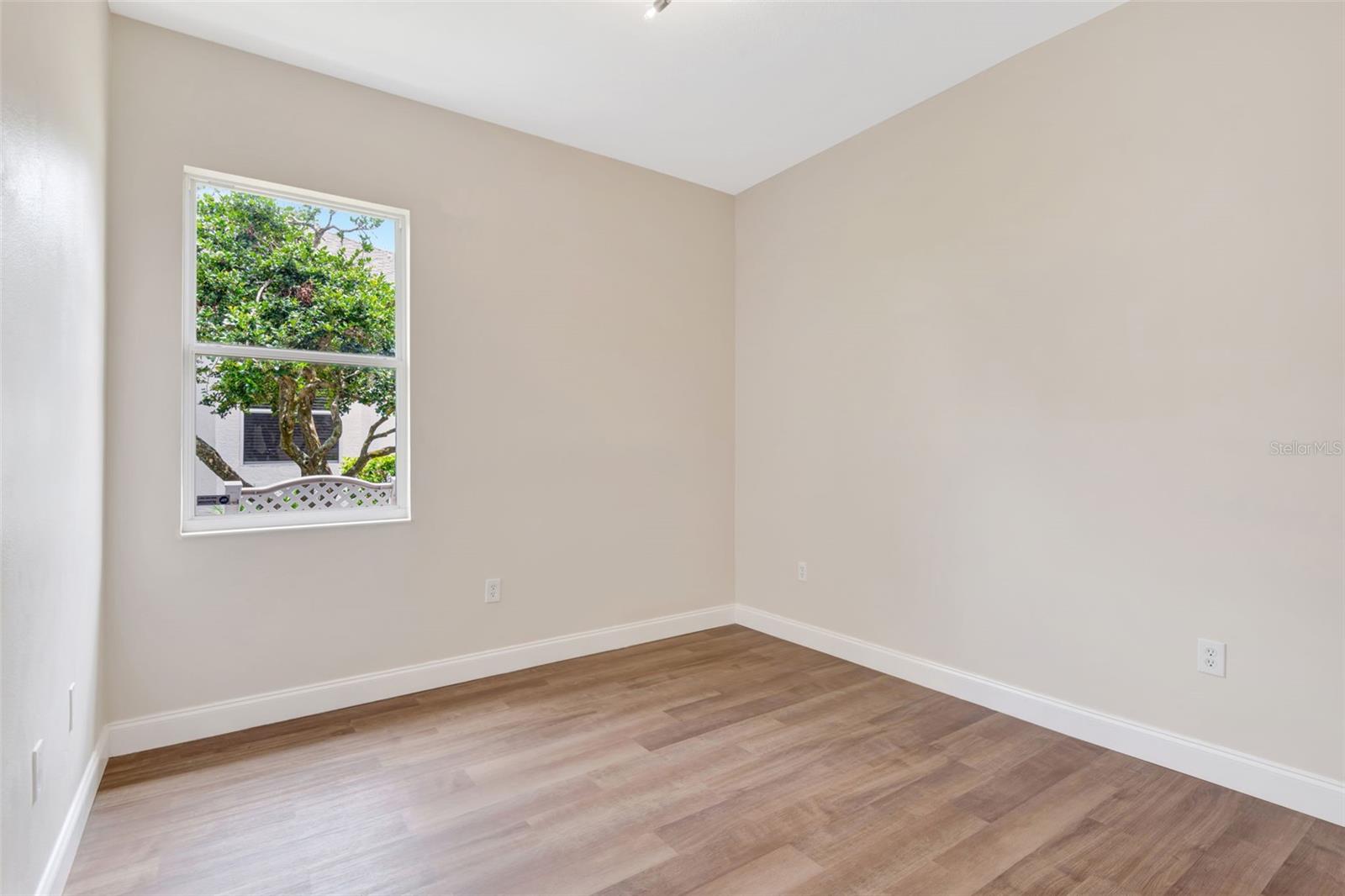 Image 23 of 37 For 11018 Pine Lilly Place
