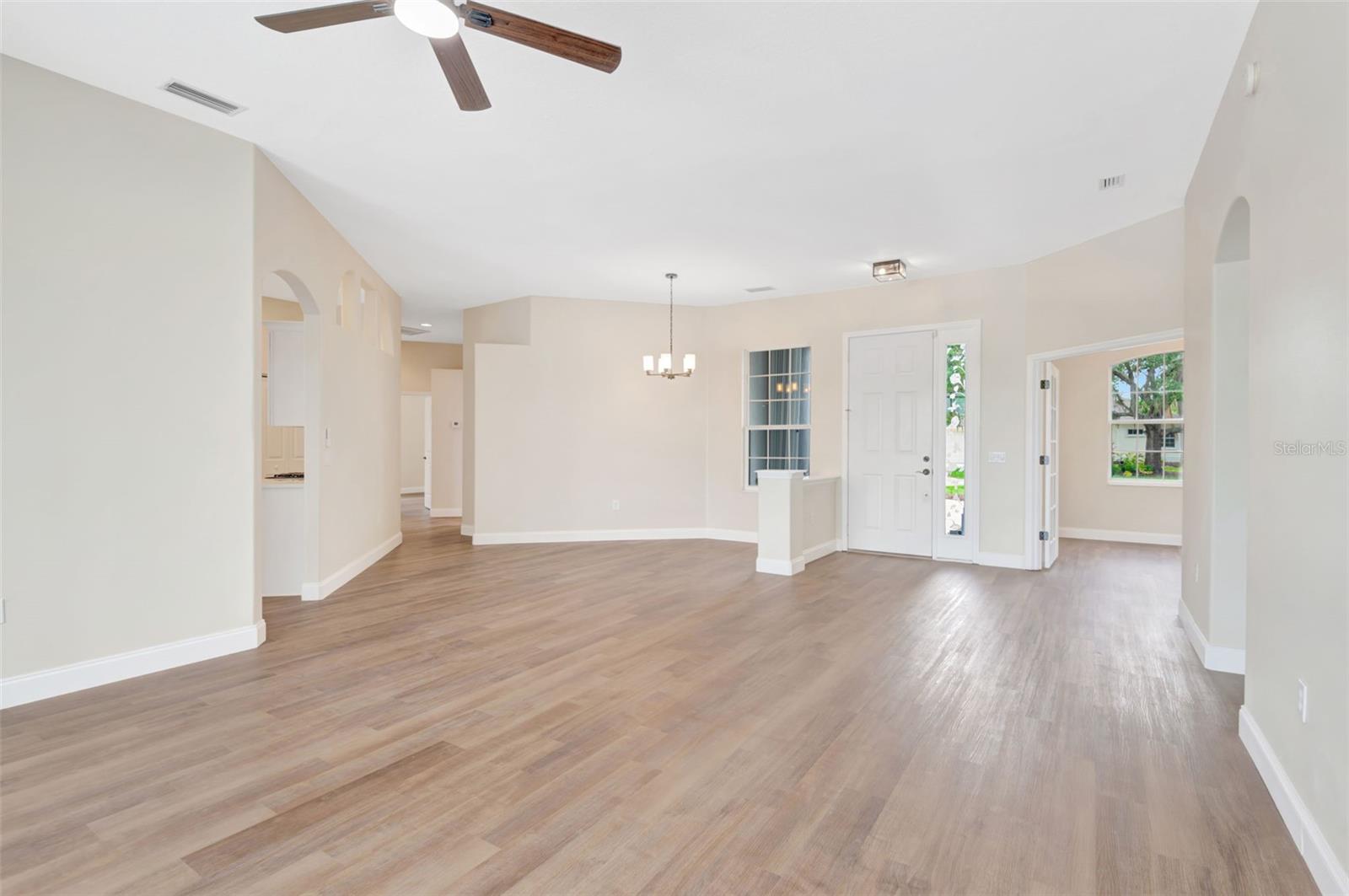 Image 6 of 37 For 11018 Pine Lilly Place
